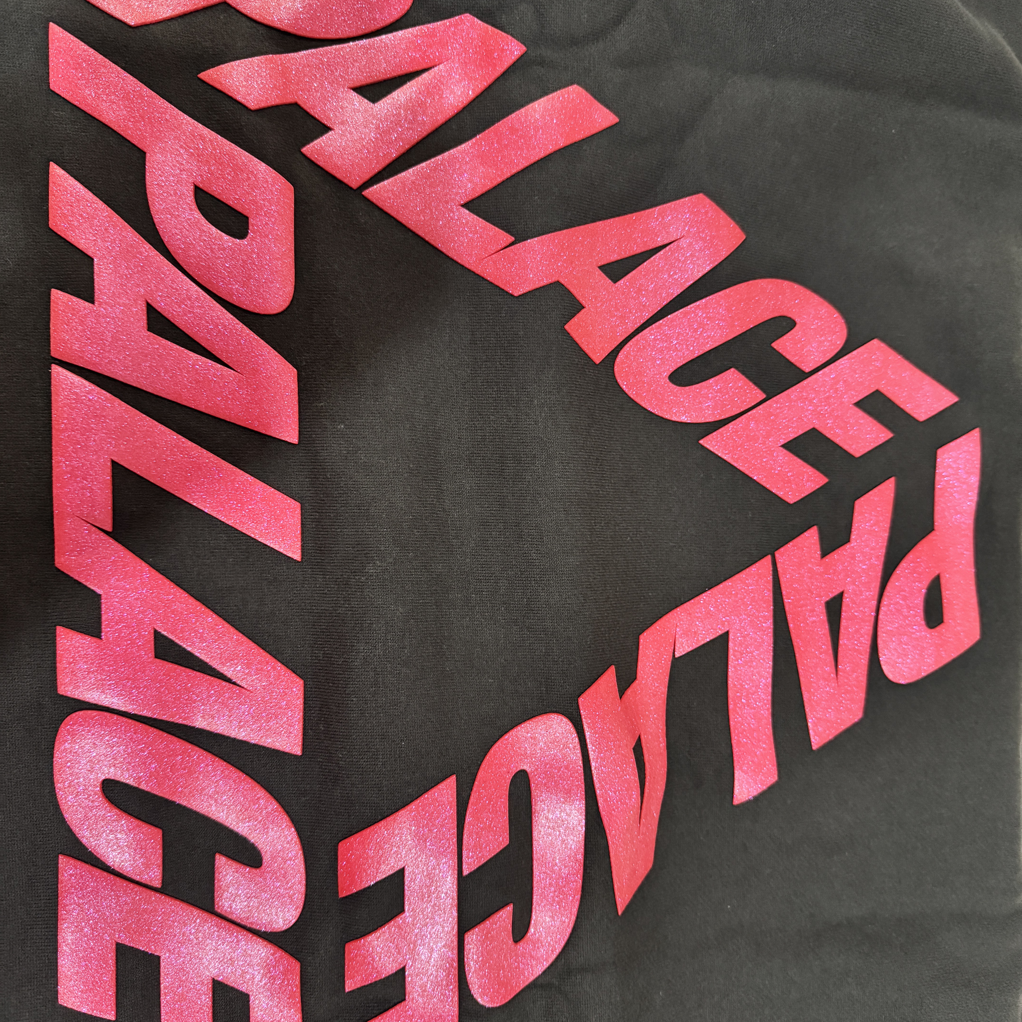 Palace P3 Glitter Crew Black - 24FW 착용 스타일 - 1