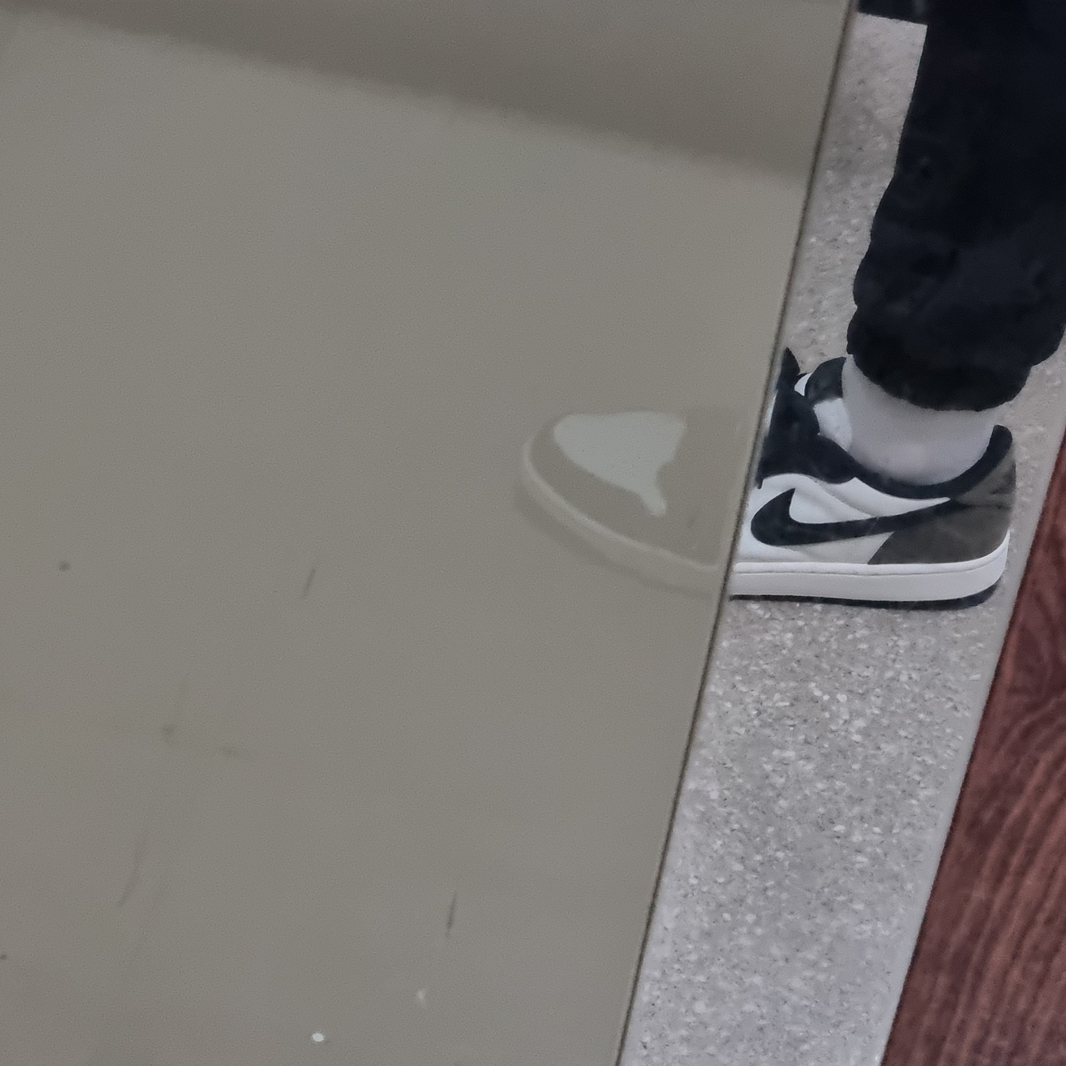 Jordan 1 Retro Low OG Mocha 착용 스타일