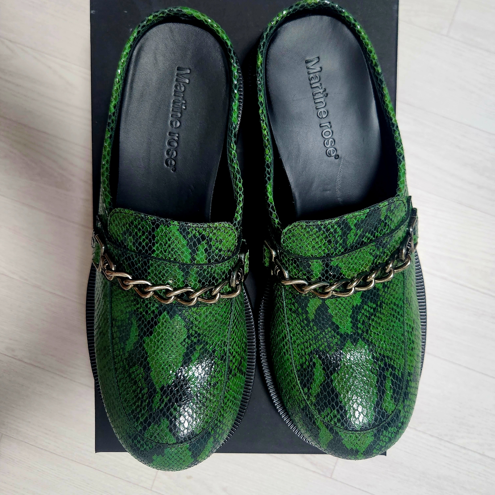 Clarks x Supreme x Martine Rose Desert Trek Green - 24FW 착용 스타일 - 4