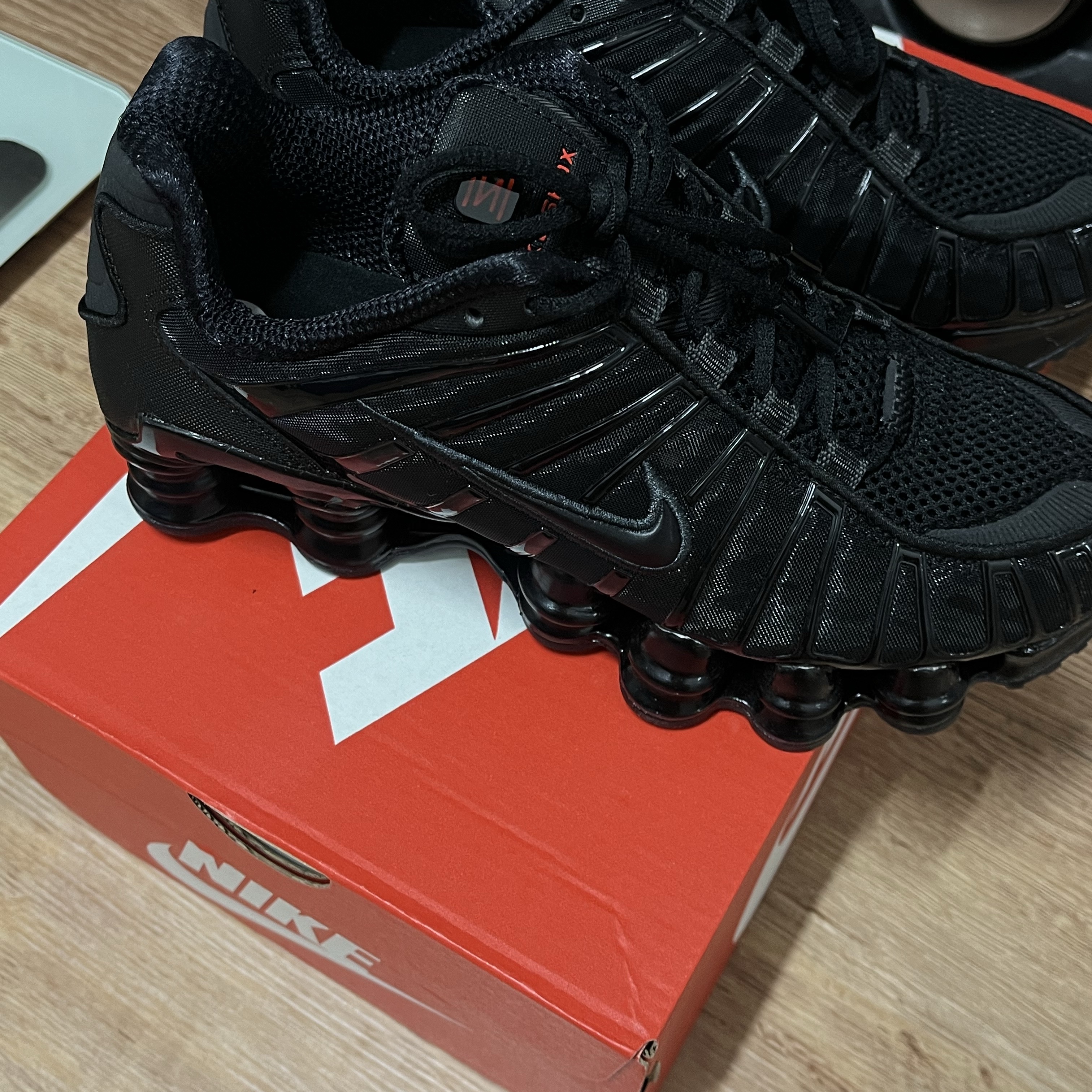 (W) Nike Shox TL Black and Max Orange 착용 스타일
