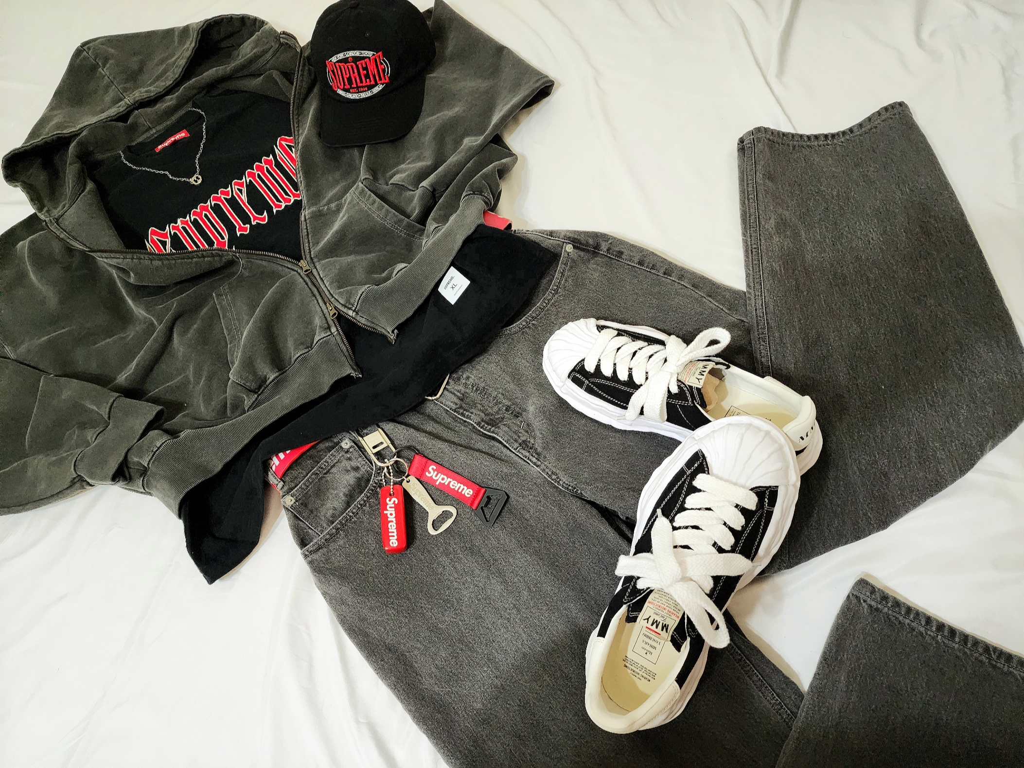 Undermycar Mu.11 Anti Fxxking Logo Play Oversized Pigment Hood Zip-up Gray, Supreme Old English S/S Top Black - 24SS 착용 스타일 - 3