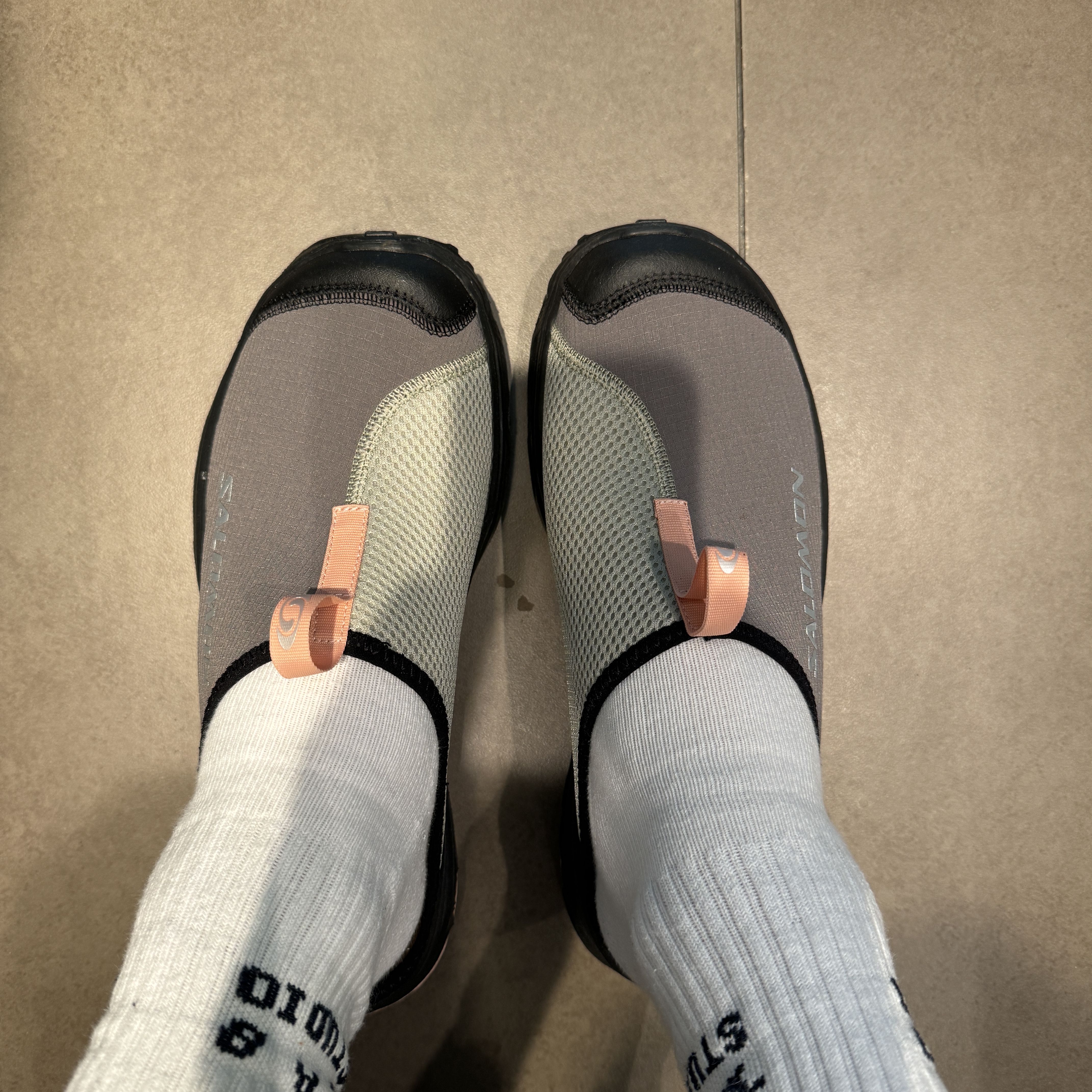 Salomon RX Slide 3.0 Pewter 착용 스타일