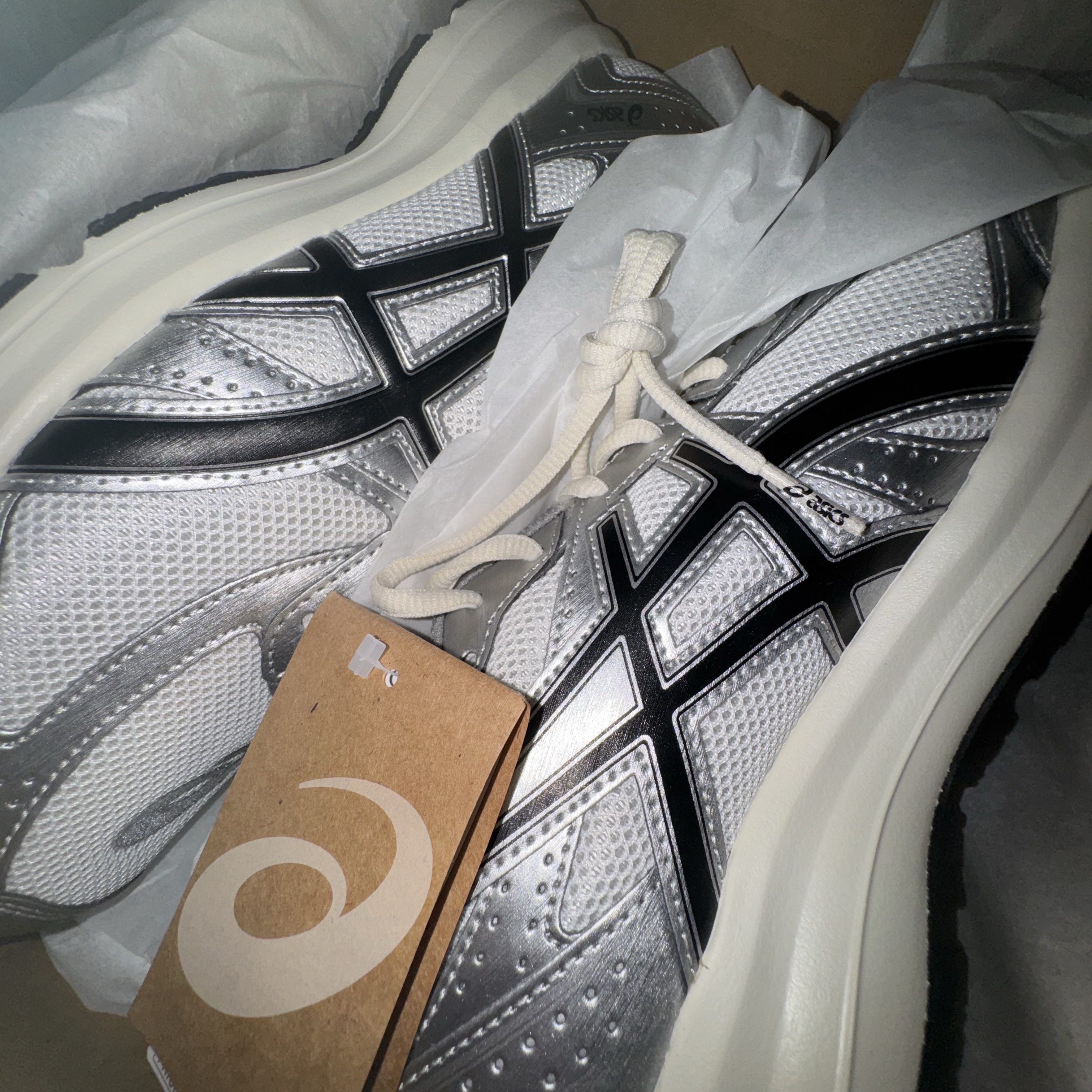 Asics Jog 100 S White Black - 2E Wide 착용 스타일 - 1