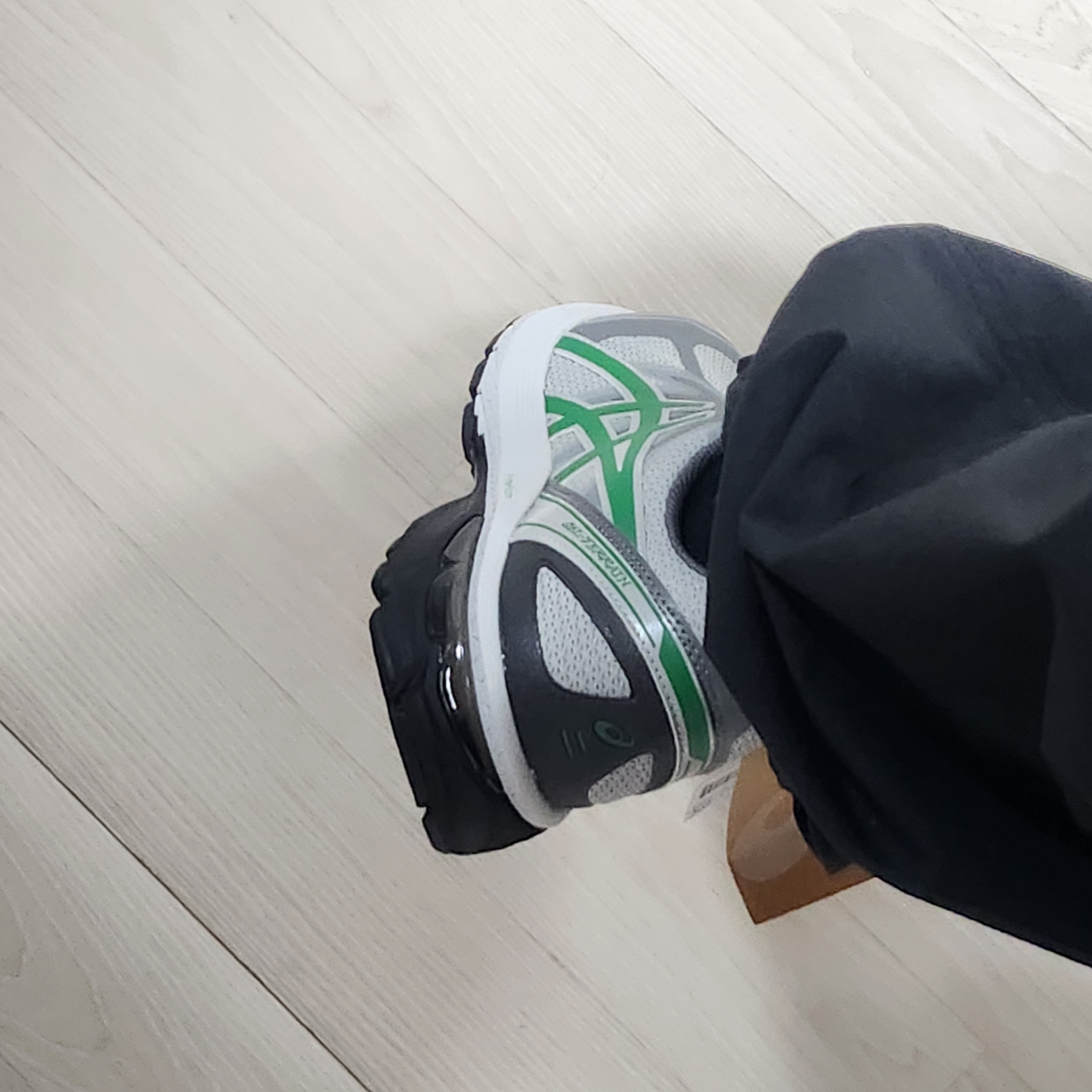 Asics x Sansan Gear Gel-Terrain Grey Violet Jolly Green 착용 스타일 - 2