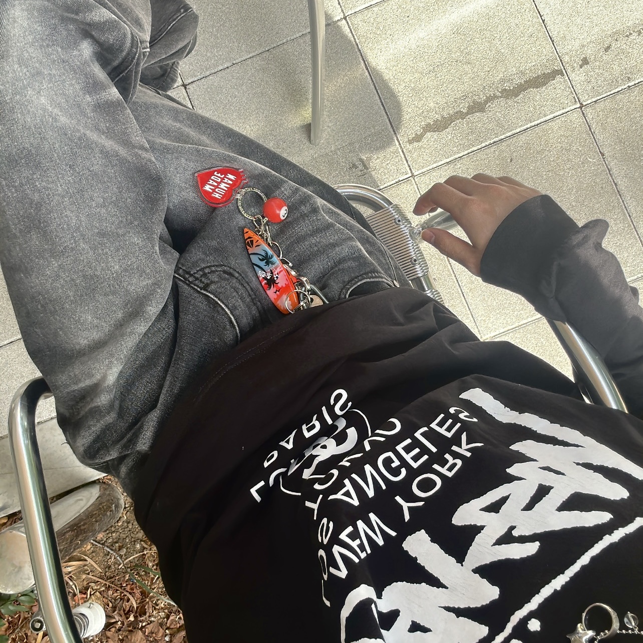 Stussy World Tour LS T-Shirt Black 2023, Human Made Heart Keyring Red 착용 스타일