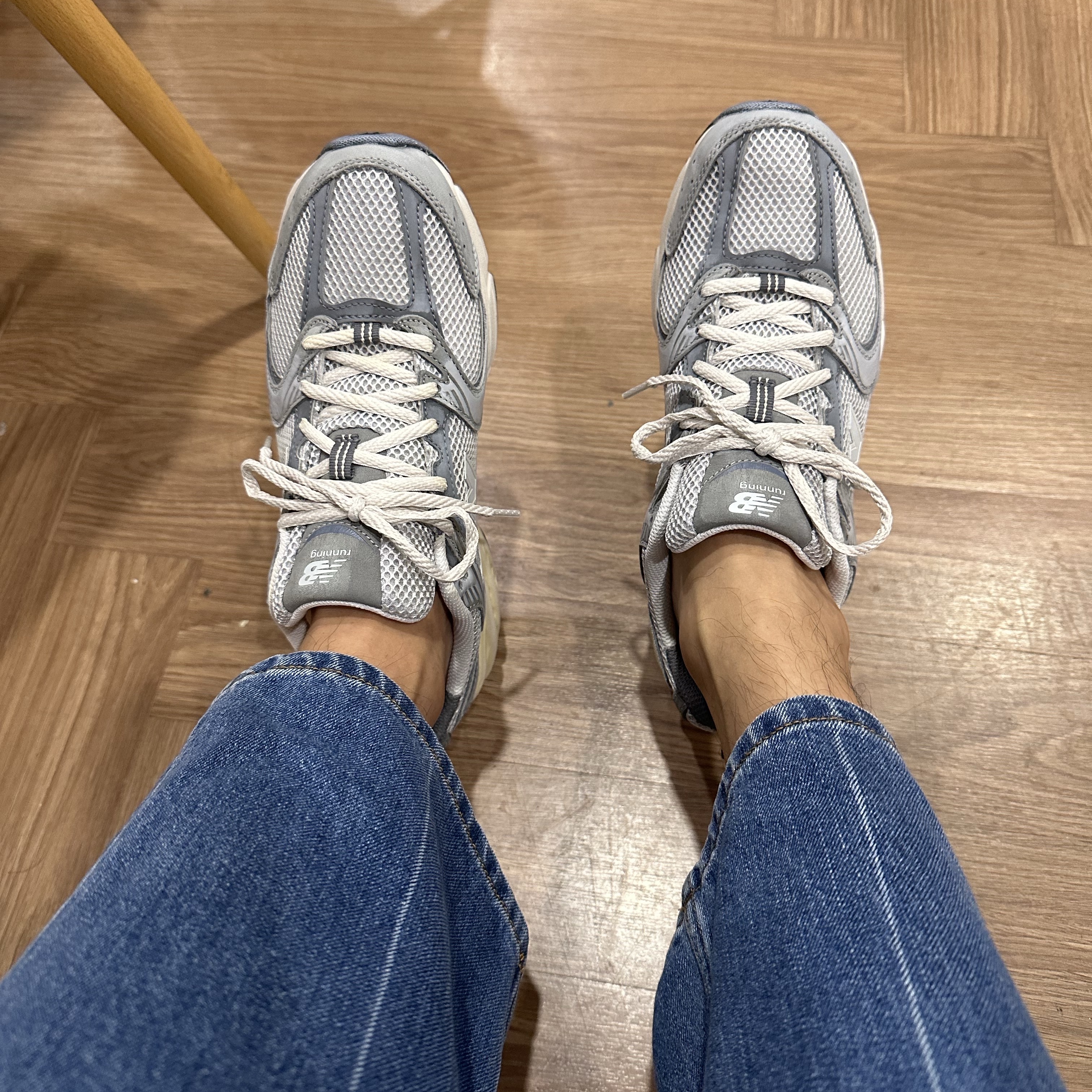 New Balance 530 Premium Vintage Grey Matter 착용 스타일 - 2