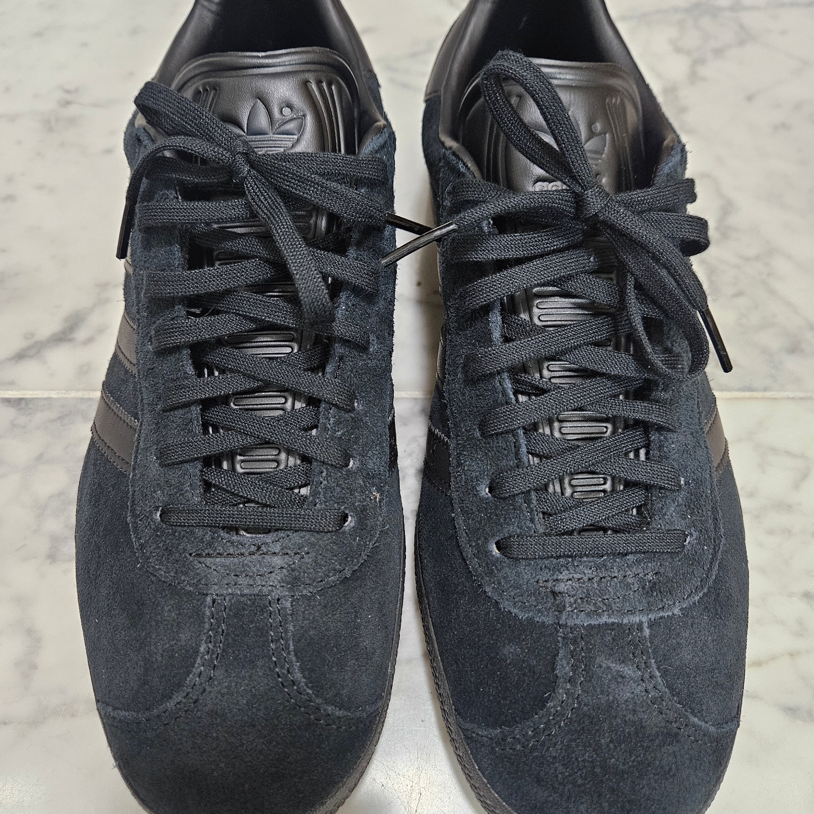 Adidas Gazelle Triple Black 착용 스타일
