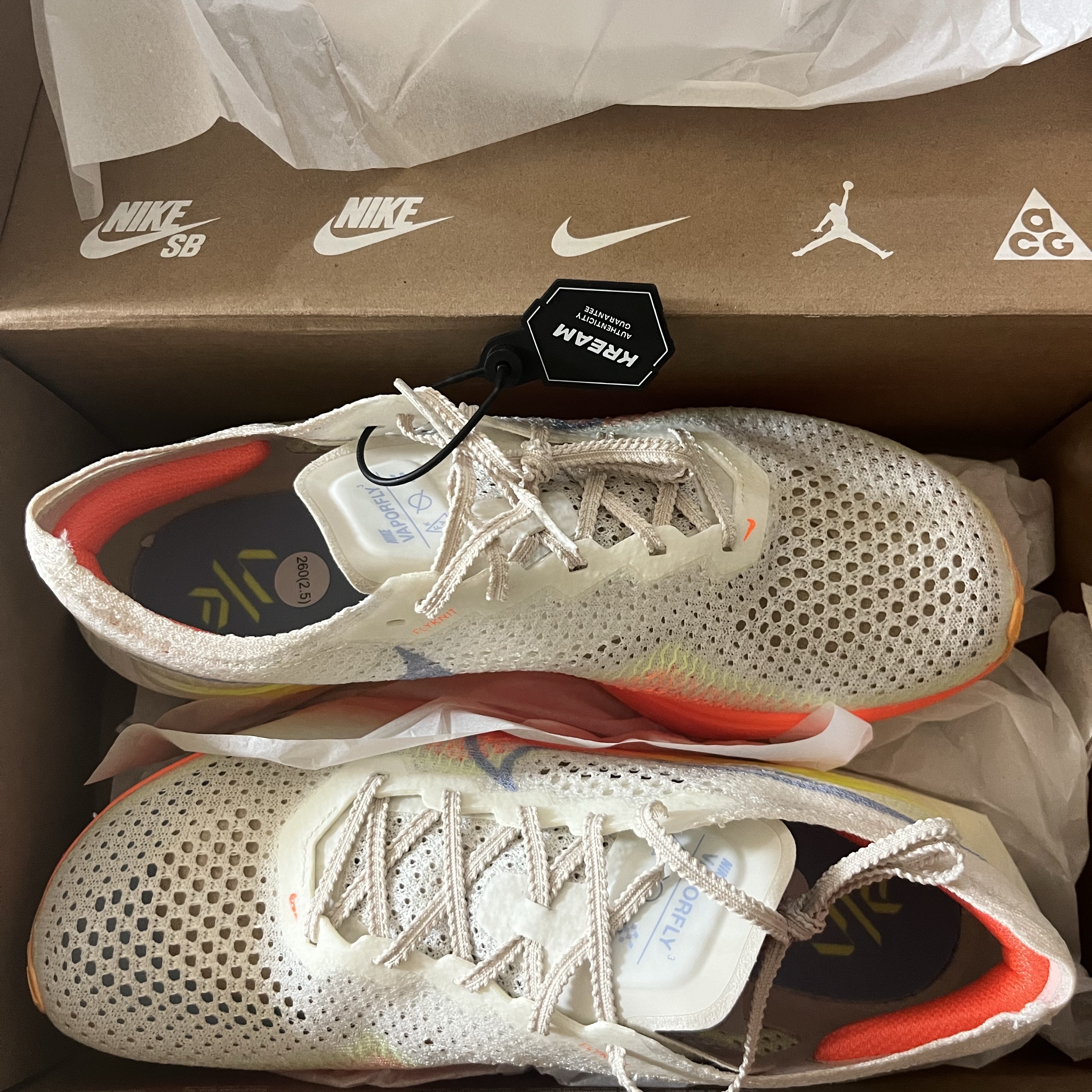 Nike ZoomX Vaporfly Next% 3 Sail Cobalt Bliss Total Orange 착용 스타일 - 1