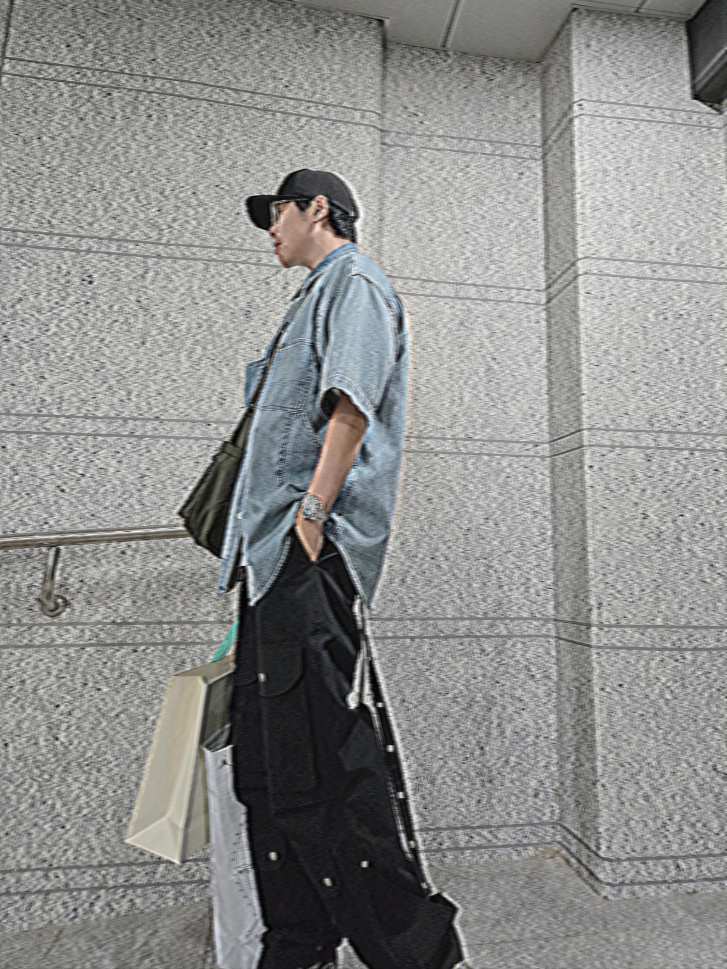 Stussy x Goldie Metalheadz 30 Snapback Black, Uniqlo Multi Pocket Shoulder Bag Olive 착용 스타일 - 2