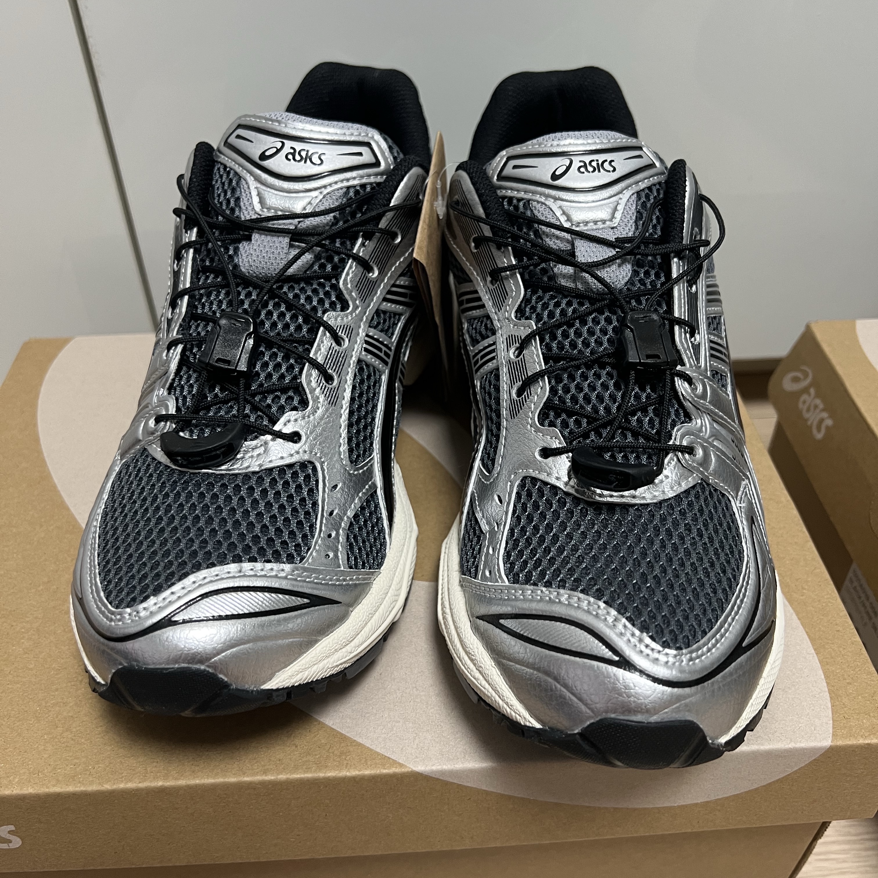 Asics Unlimited Gel-Kayano 14 Carrier Grey Black 착용 스타일 - 4