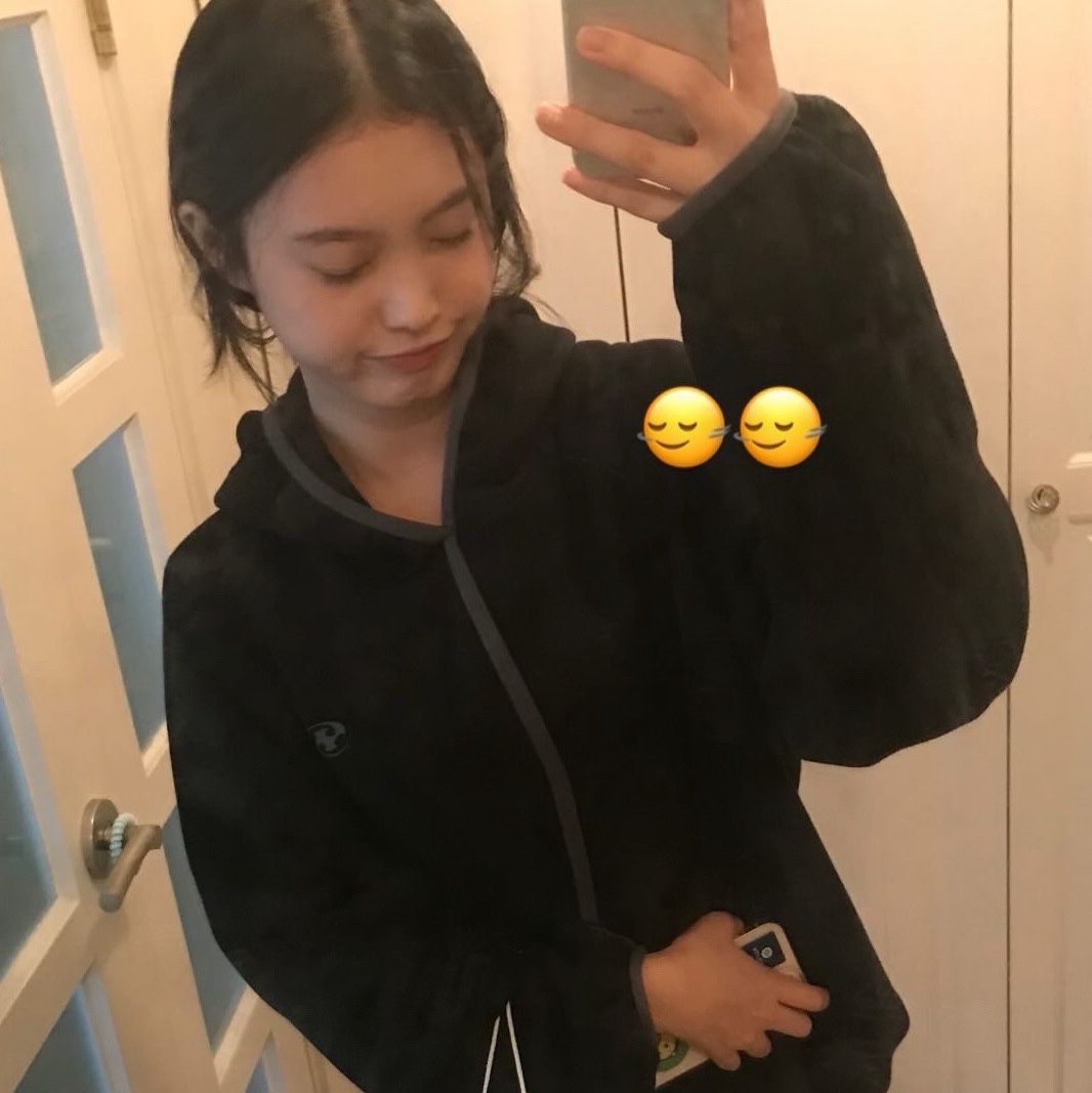 Sansan Gear Taped Hoodie Black 착용 스타일