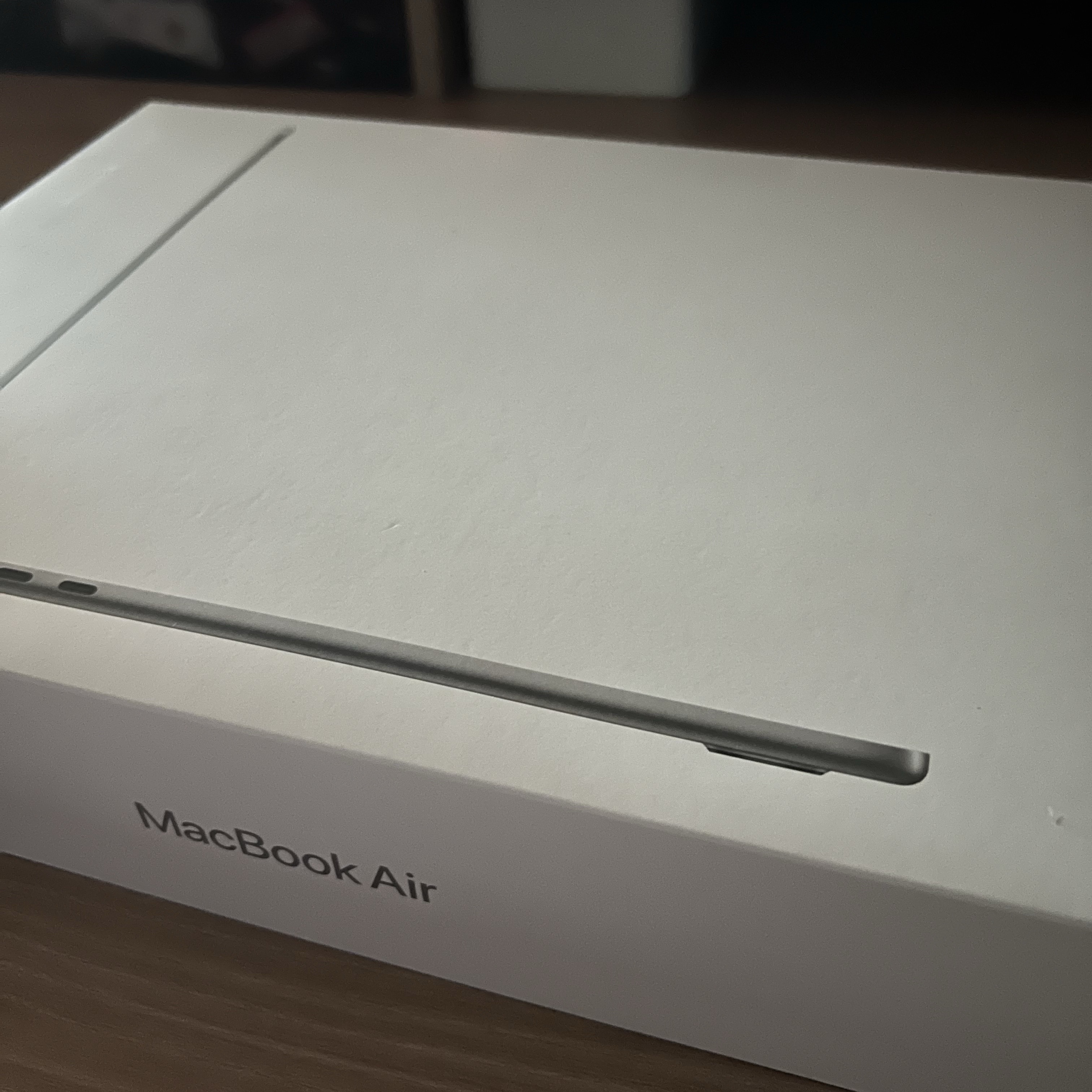 Apple 2024 MacBook Air 13 M3 256GB SSD / 8GB RAM Space Gray (Korean Ver.) 착용 스타일