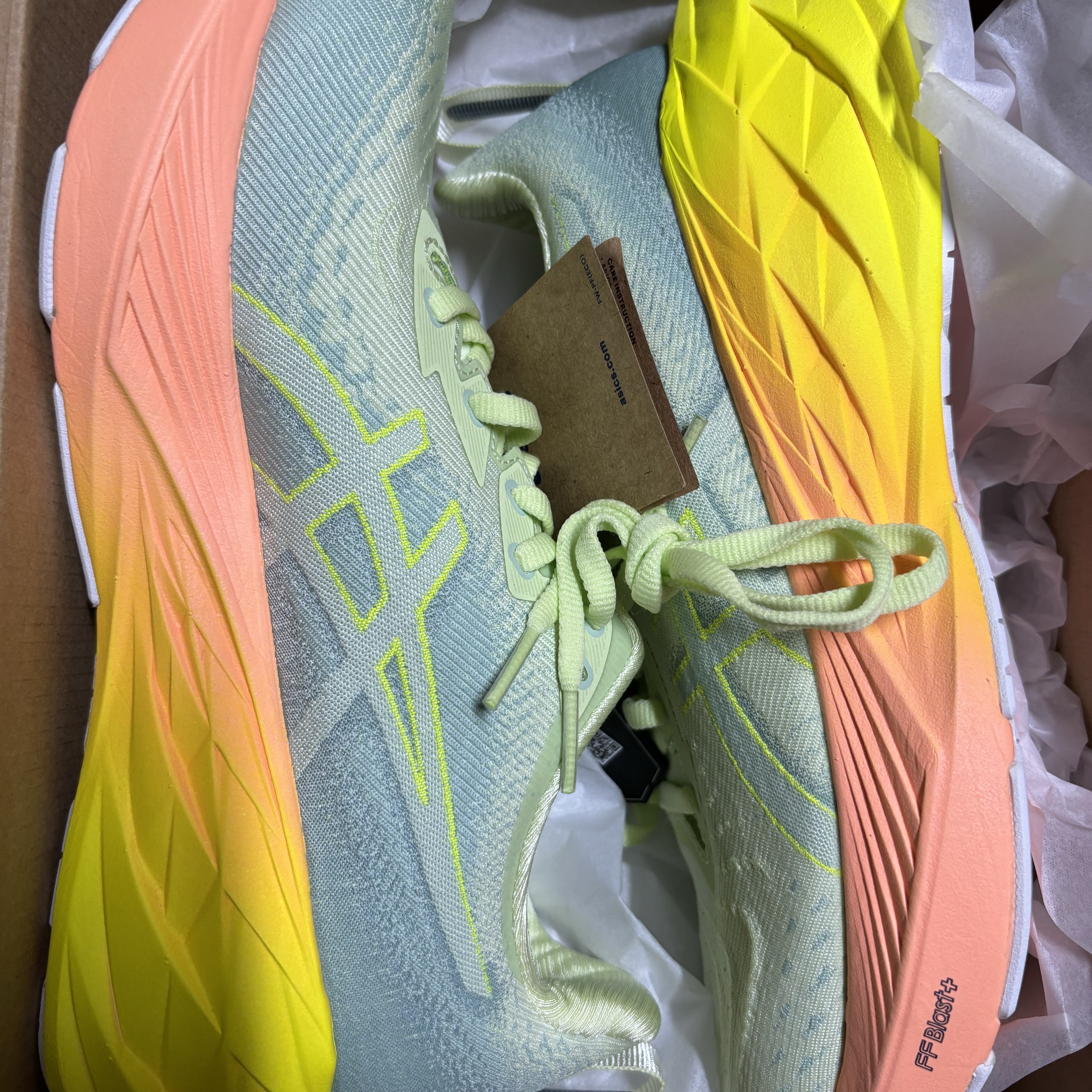 Asics Novablast 4 Cool Matcha Safety Yellow 착용 스타일