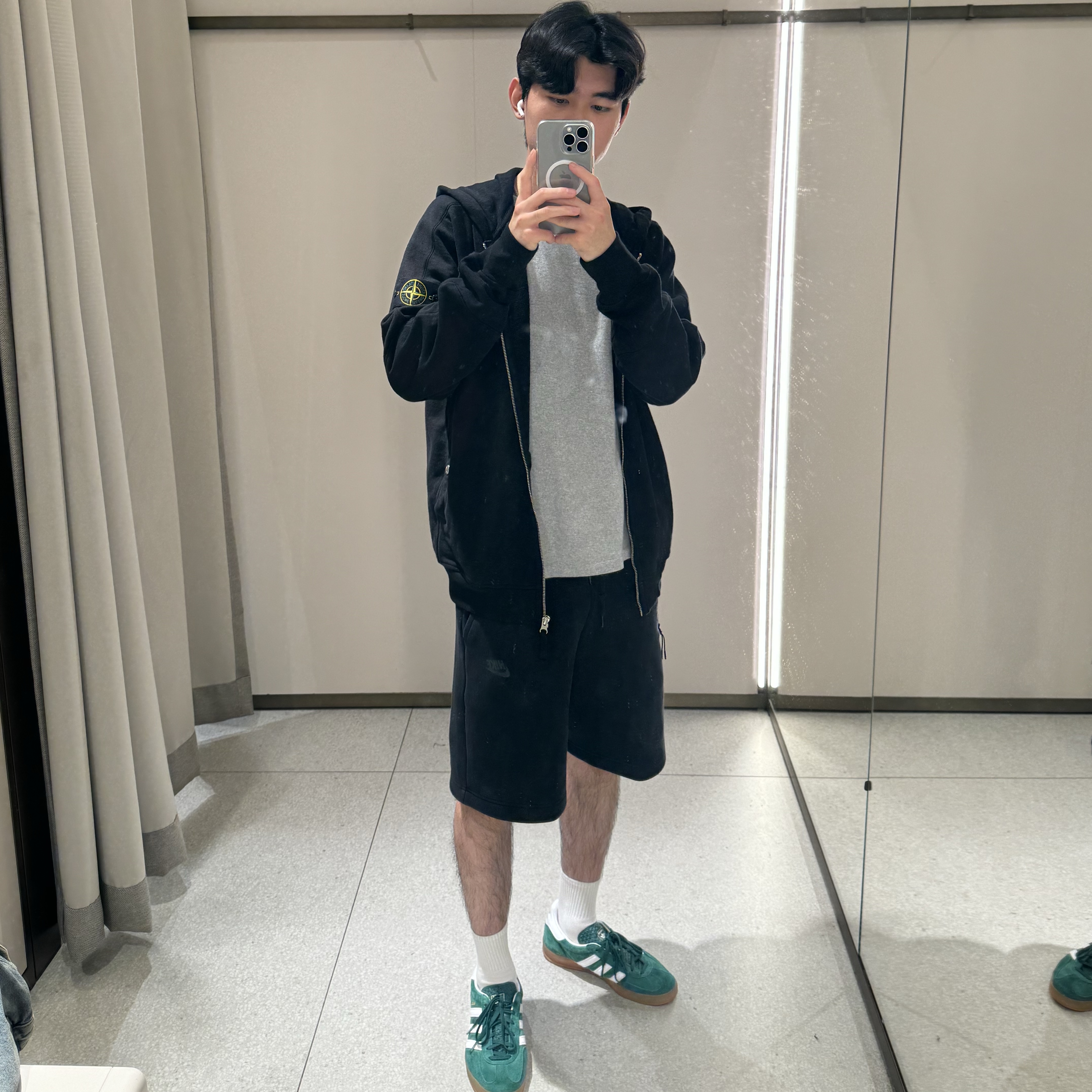 Stone Island 63160 Old Treatment Hooded Full Zip Sweatshirt Black - 24SS, Adidas Gazelle Indoor Collegiate Green 착용 스타일