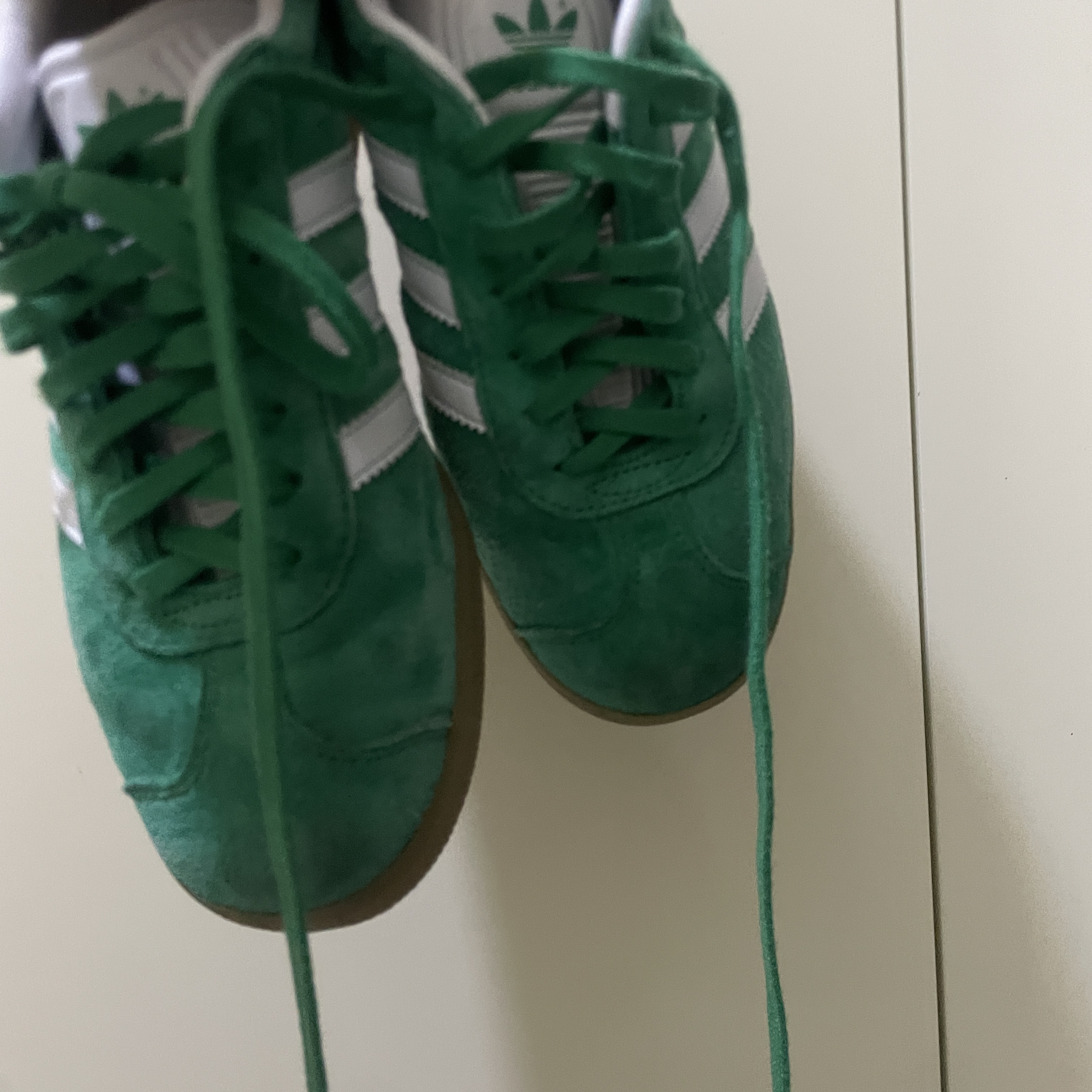 Adidas Gazelle Court Green Cloud White 착용 스타일