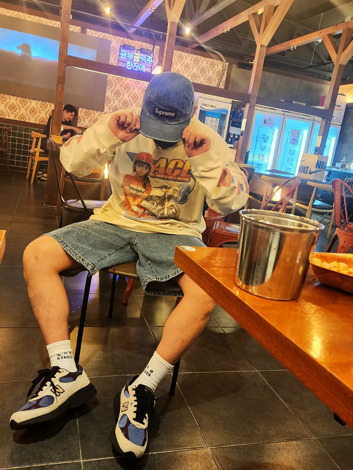 QT8 GARMENTS TL Ace Motors Vintage Washed Long Sleeve Ecru, IAB Studio Socks Pack Black Navy White 착용 스타일 - 4