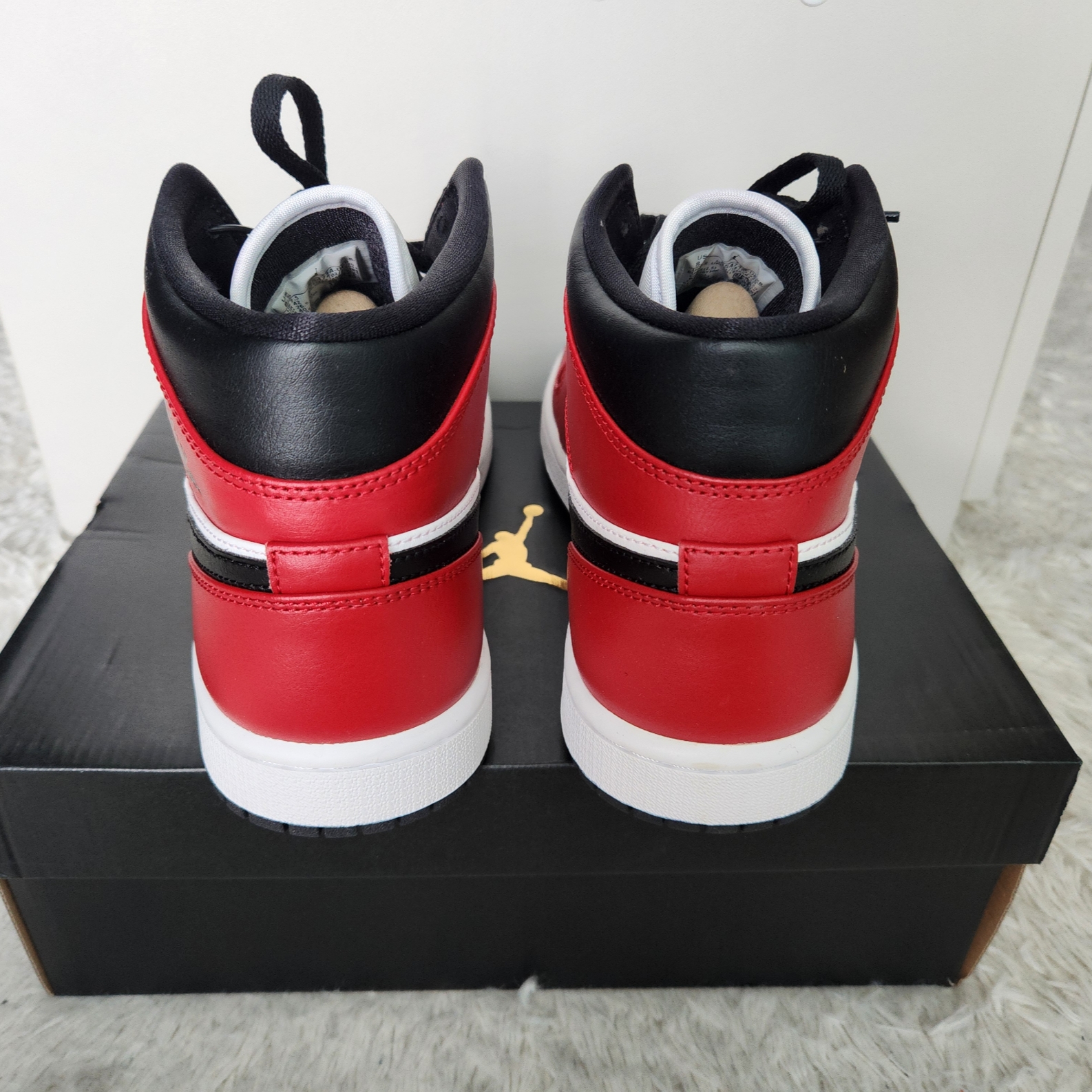 Jordan 1 Mid Chicago Black Toe 착용 스타일