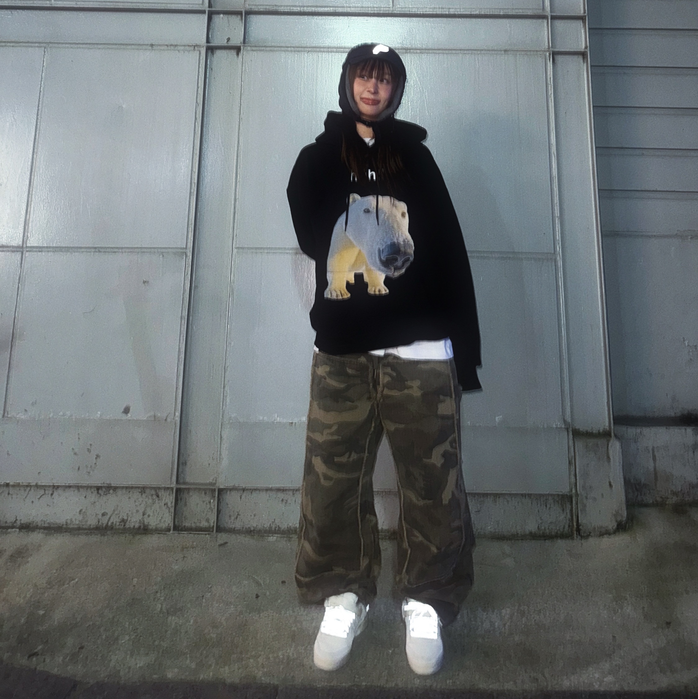 Suade Huh Hoodie Black, Adidas x Bad Bunny Forum Low Cloud White Clear Onix 착용 스타일 - 3