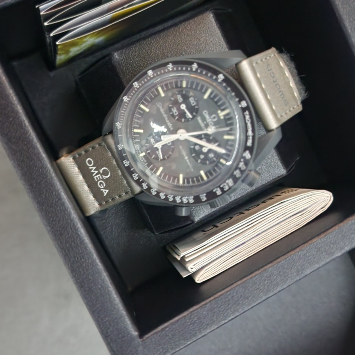 Swatch x Omega Bioceramic MoonSwatch Mission To Mercury 착용 스타일 - 1