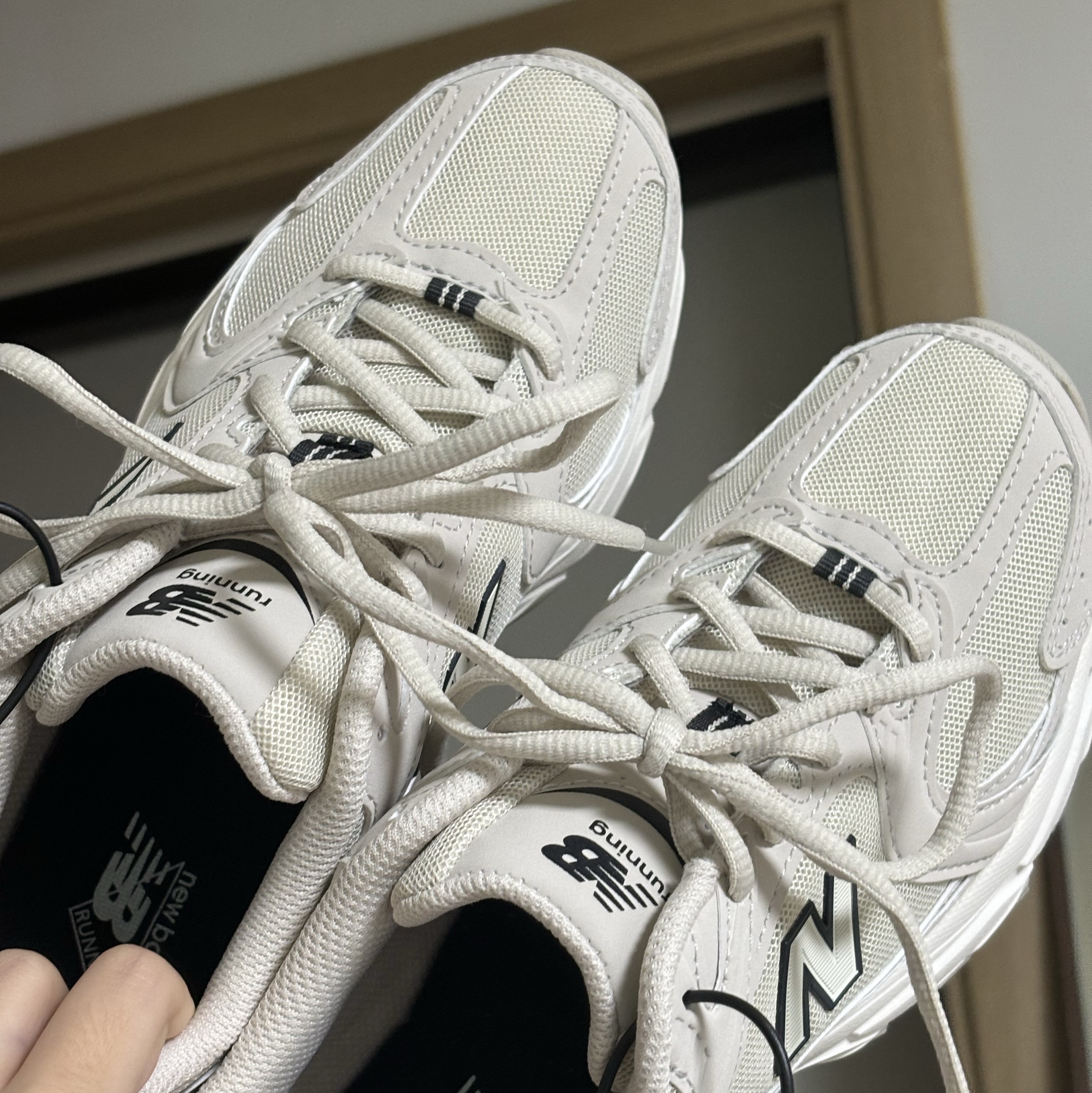 New Balance 530 Ivory 착용 스타일