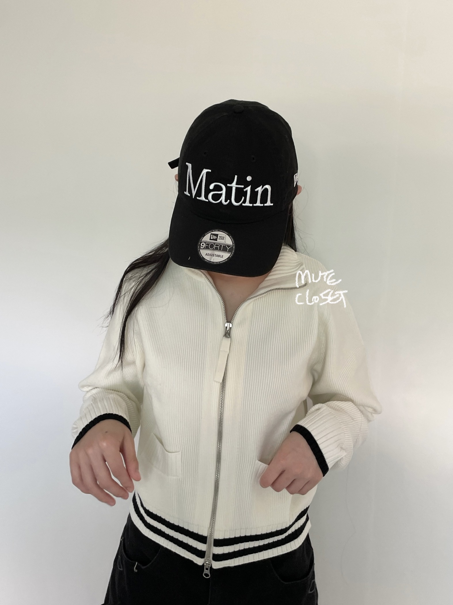 New Era x Matin Kim Basic Unstructured Ball Cap Black, Matin Kim Spell Point Stripe Knit Cardigan Ivory 착용 스타일
