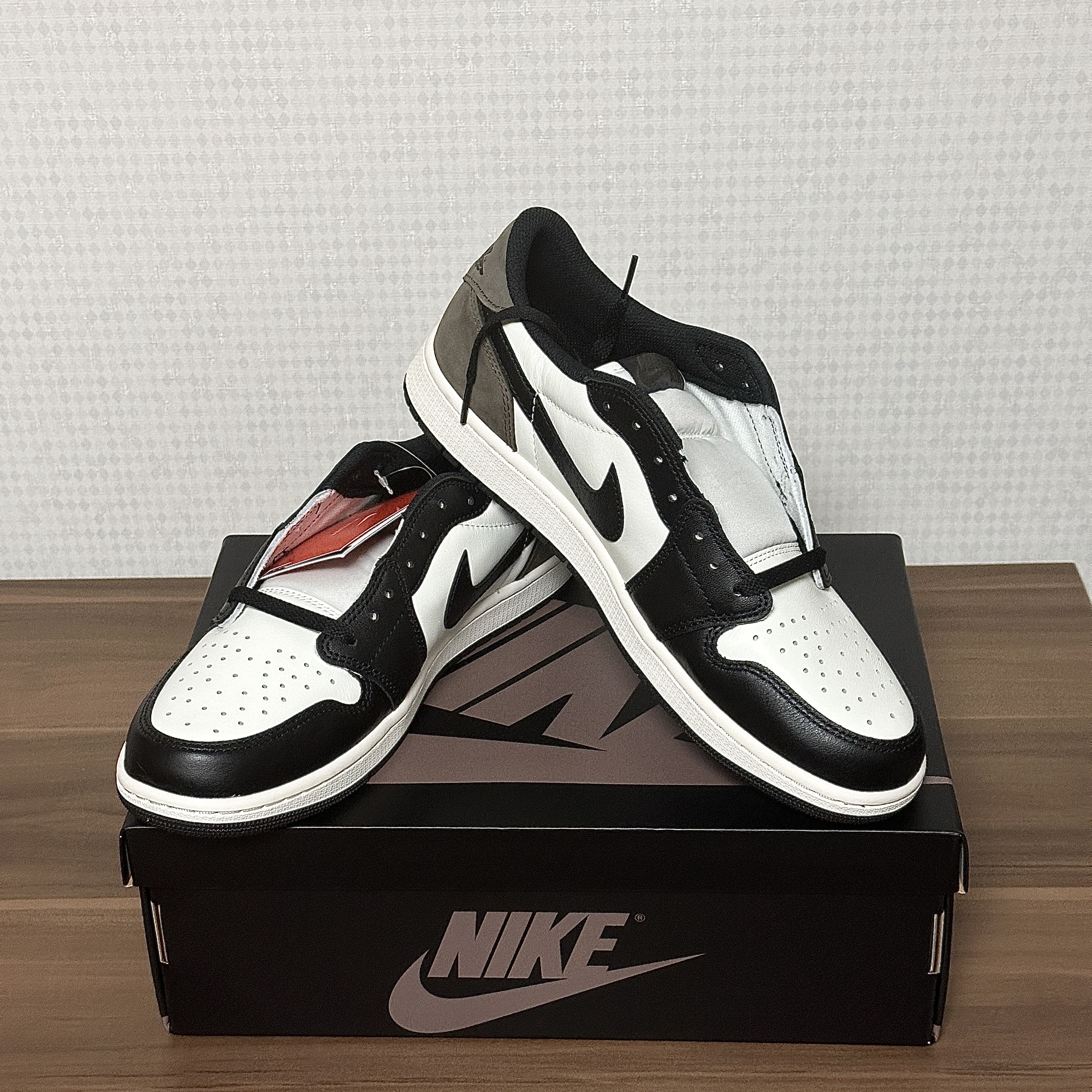Jordan 1 Retro Low OG Mocha 착용 스타일 - 4