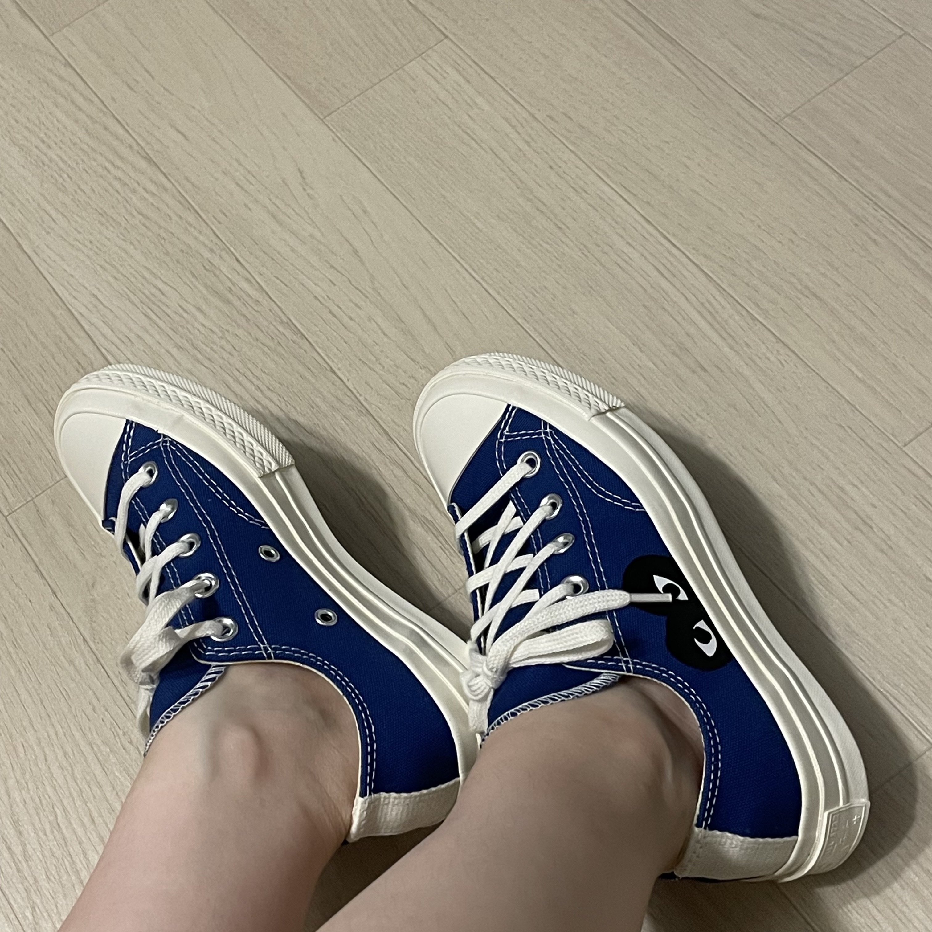 Converse x Play Comme des Garcons Chuck 70 Ox Blue Quartz 착용 스타일 - 3