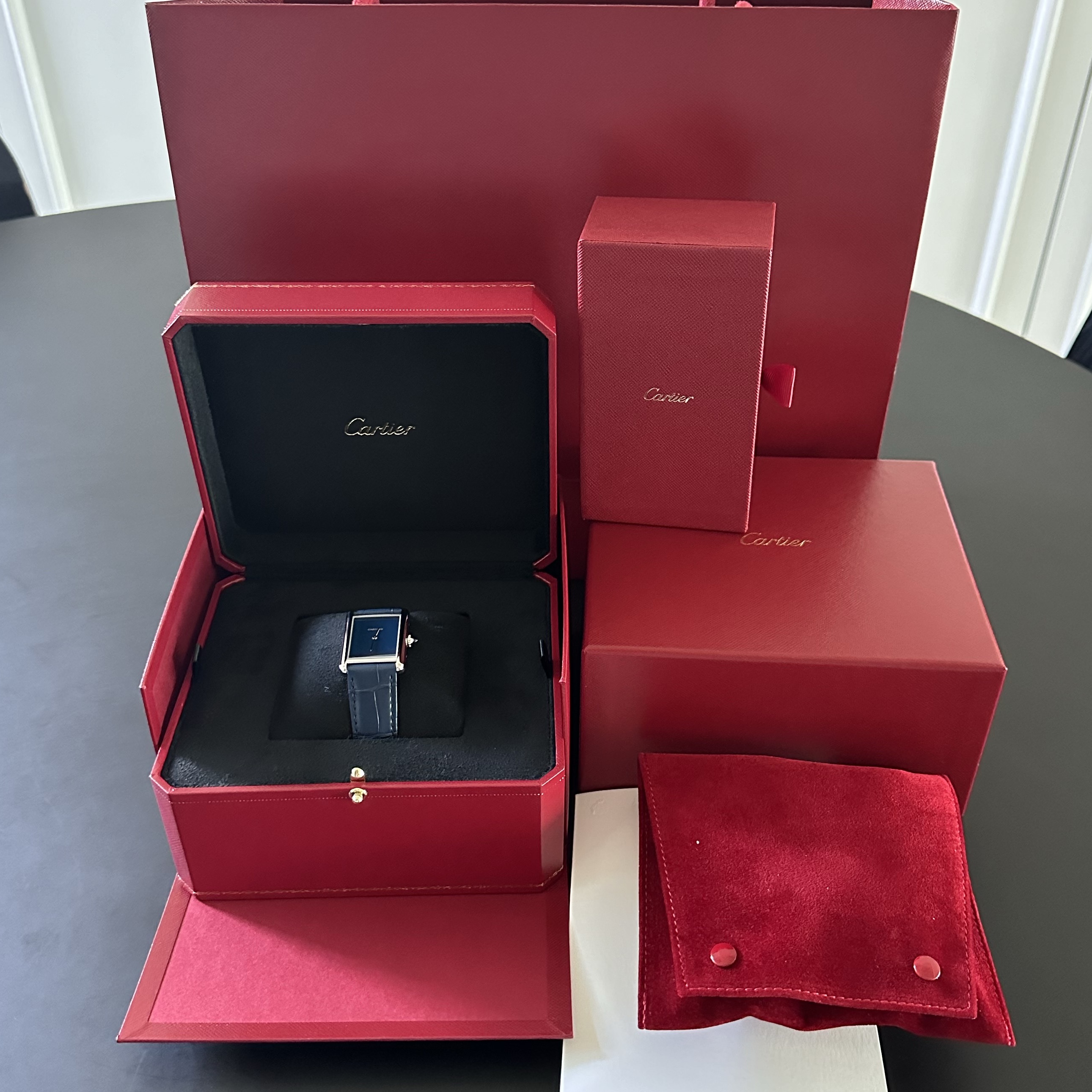 Cartier Tank Must Watch Large Quartz Steel Alligator Skin Blue, Rolex Sky-Dweller 42mm 336934 Bright Black Jubilee 착용 스타일 - 3