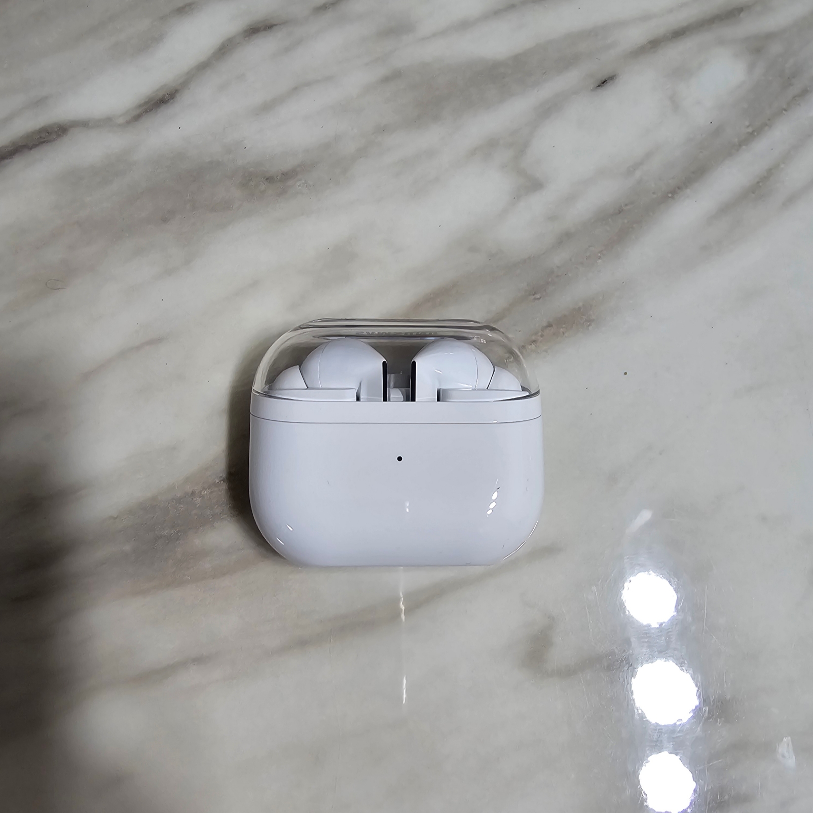 Samsung Galaxy Buds3 Pro White 착용 스타일 - 2