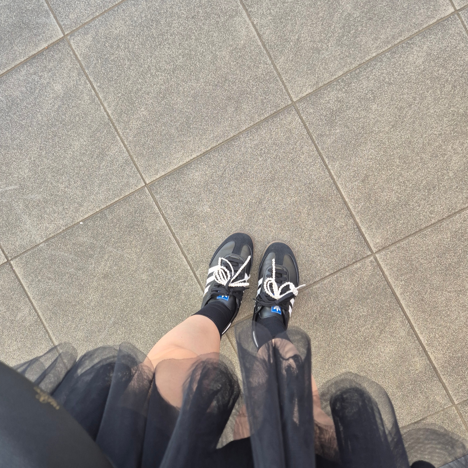 Adidas Samba OG Black White Gum 착용 스타일