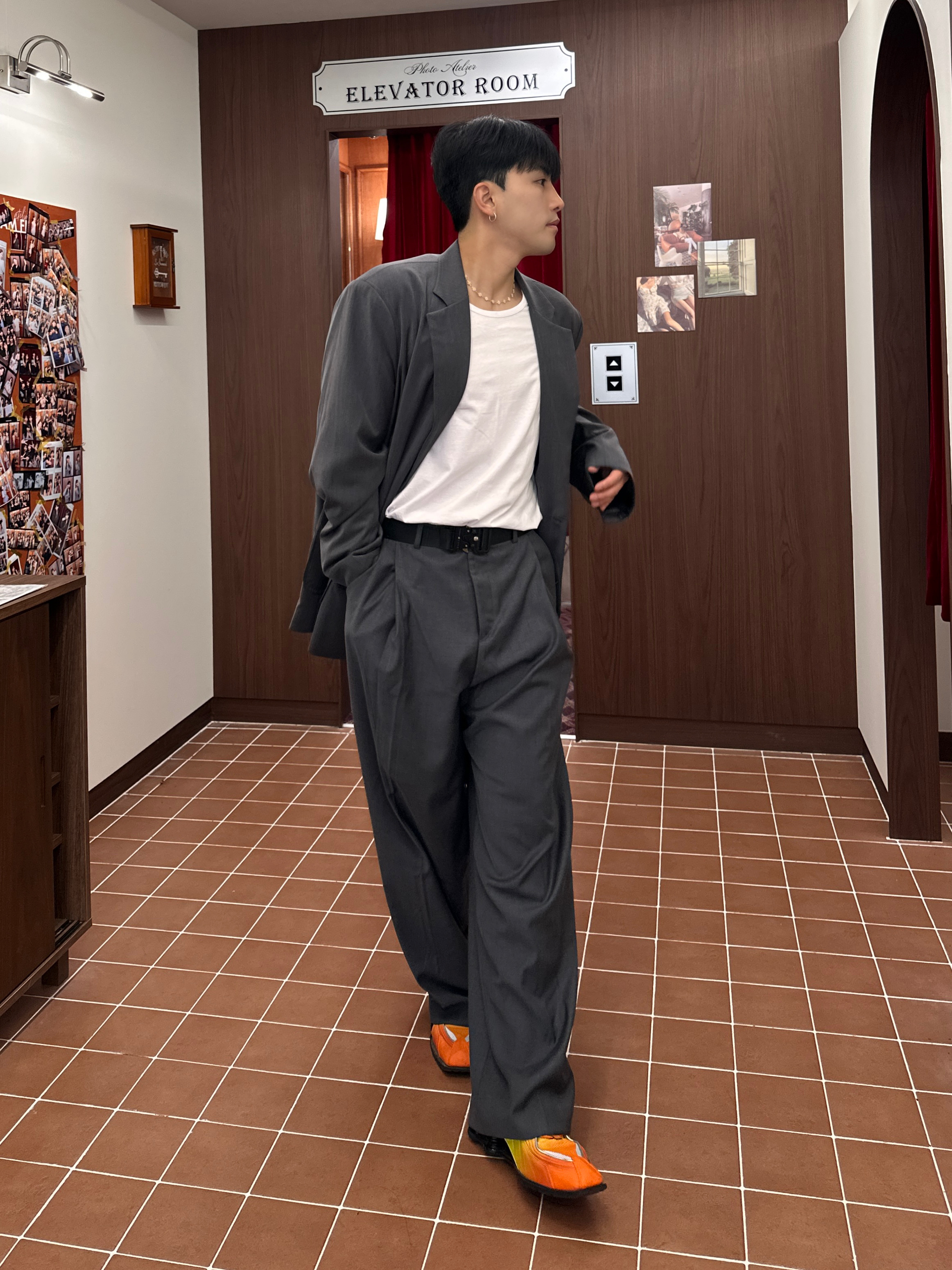 Nike x Martine Rose Shox MR4 Safety Orange 착용 스타일