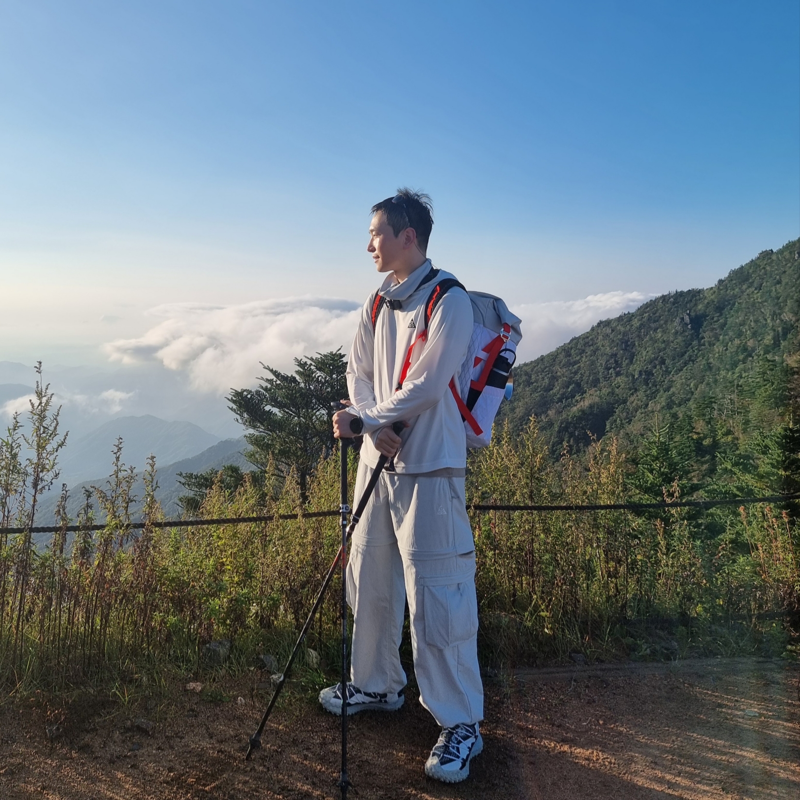 (W) Nike ACG Smith Summit Zip-Off Pants Photon Dust - US/EU, Nike ACG Mountain Fly Low SE White and Black 착용 스타일 - 1