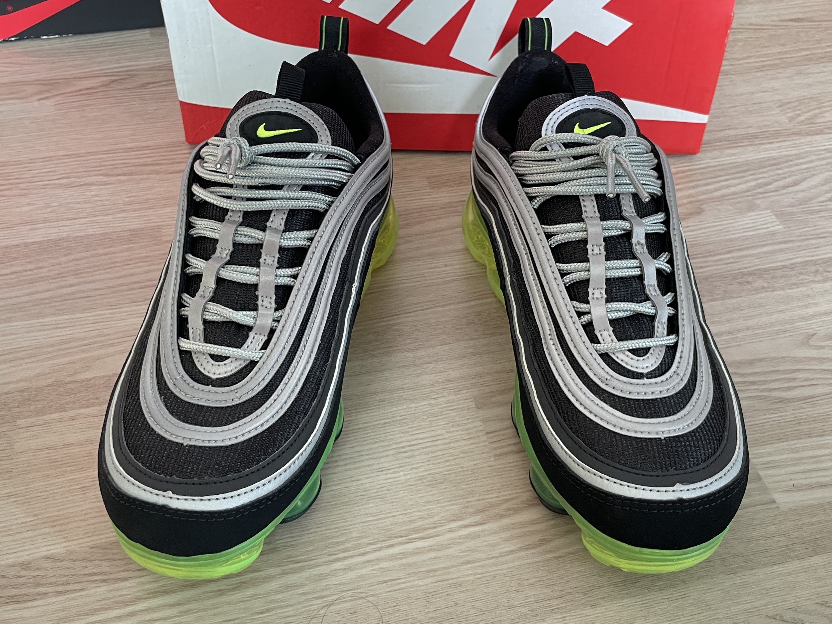 Nike Air VaporMax 97 Black Volt 착용 스타일 - 2