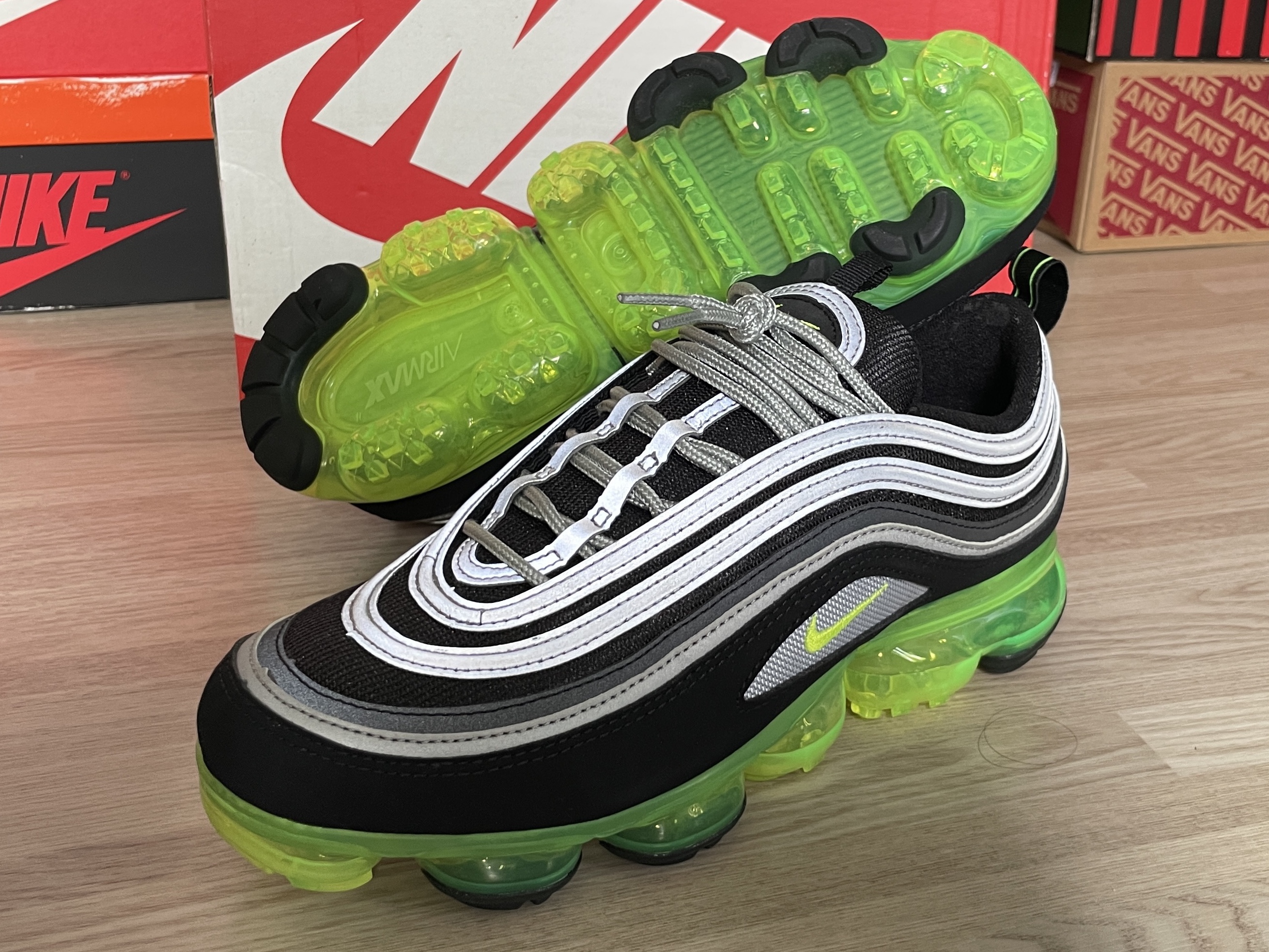 Nike Air VaporMax 97 Black Volt 착용 스타일 - 5