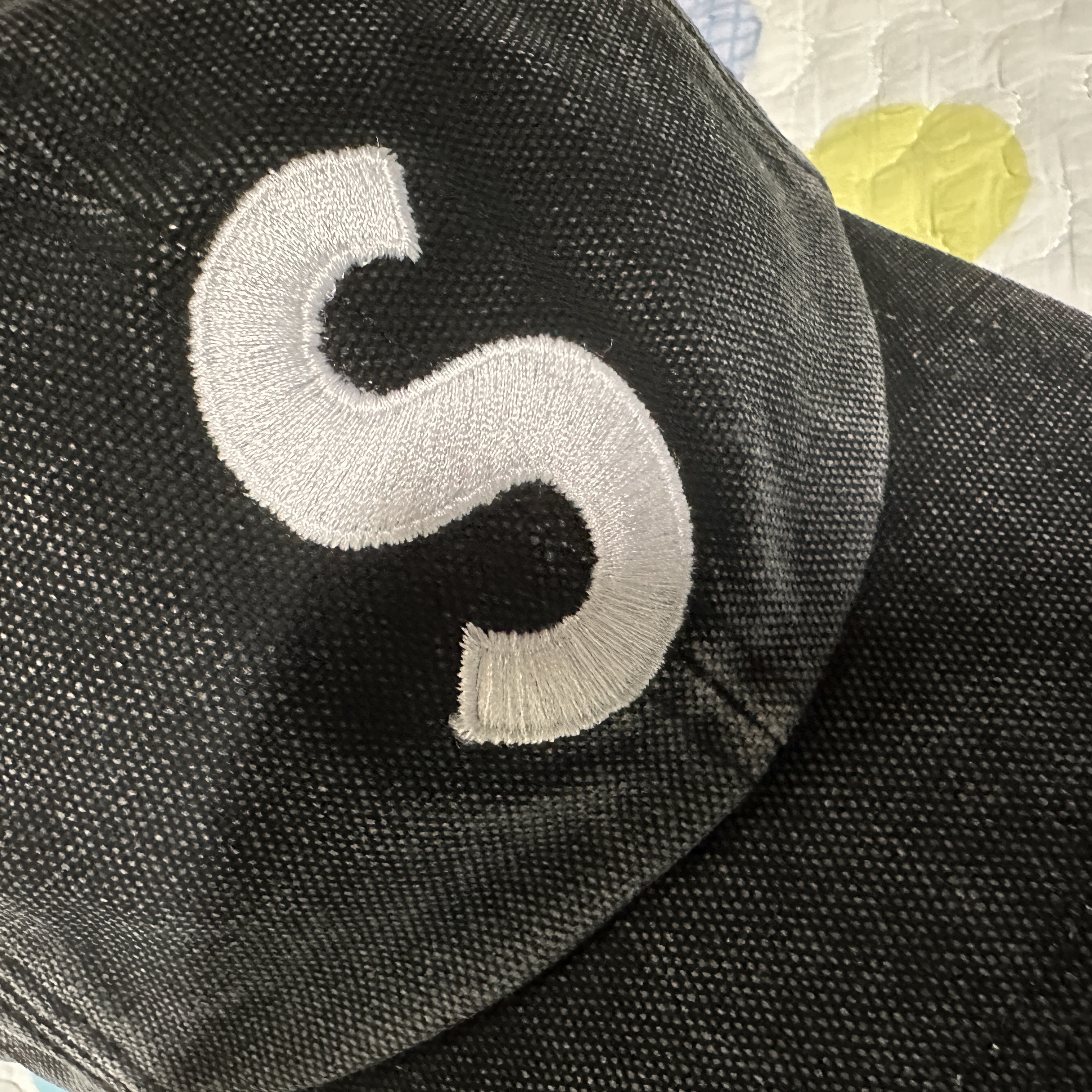 Supreme Pigment S Logo 6-Panel Black - 24FW 착용 스타일 - 2