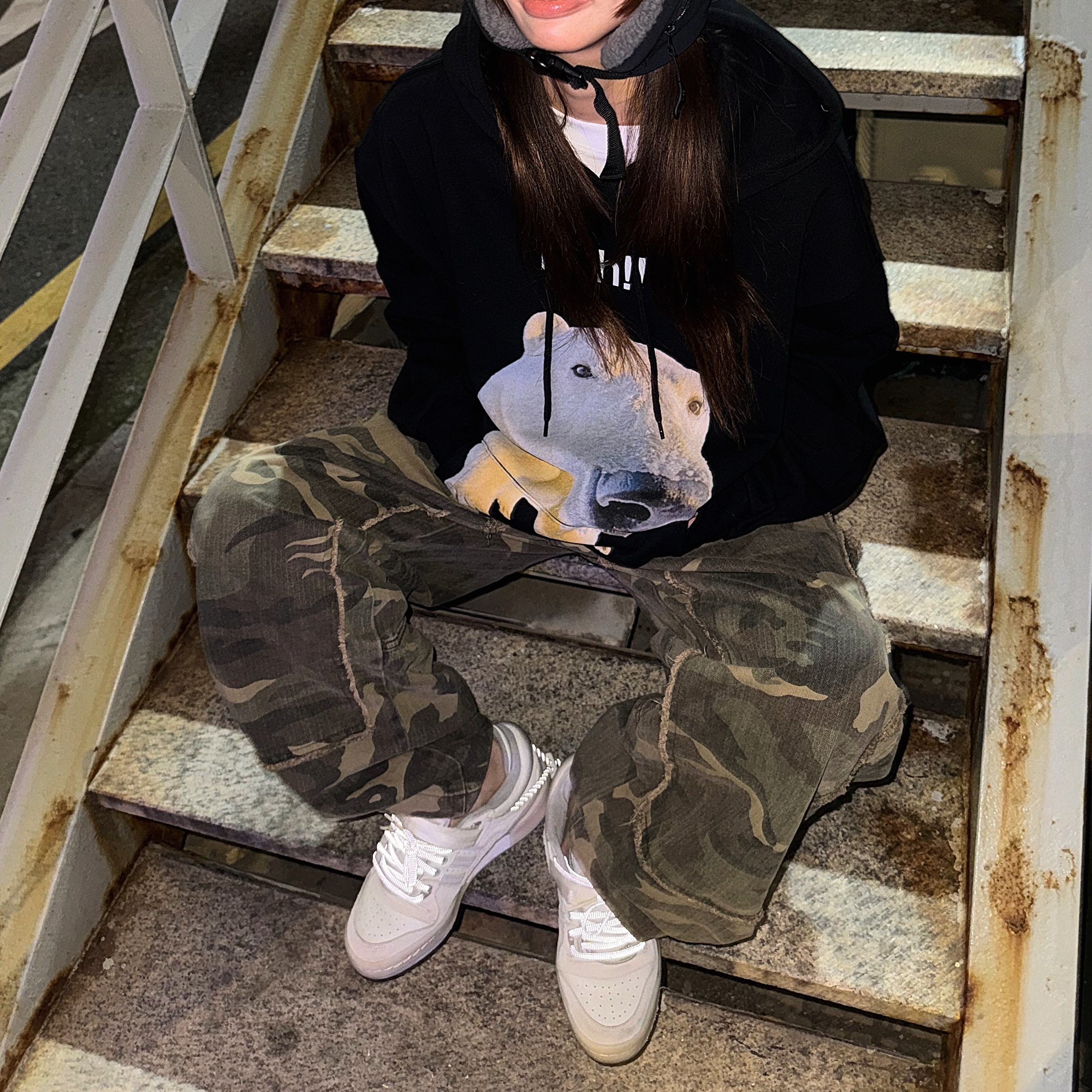 Suade Huh Hoodie Black, Adidas x Bad Bunny Forum Low Cloud White Clear Onix 착용 스타일 - 2