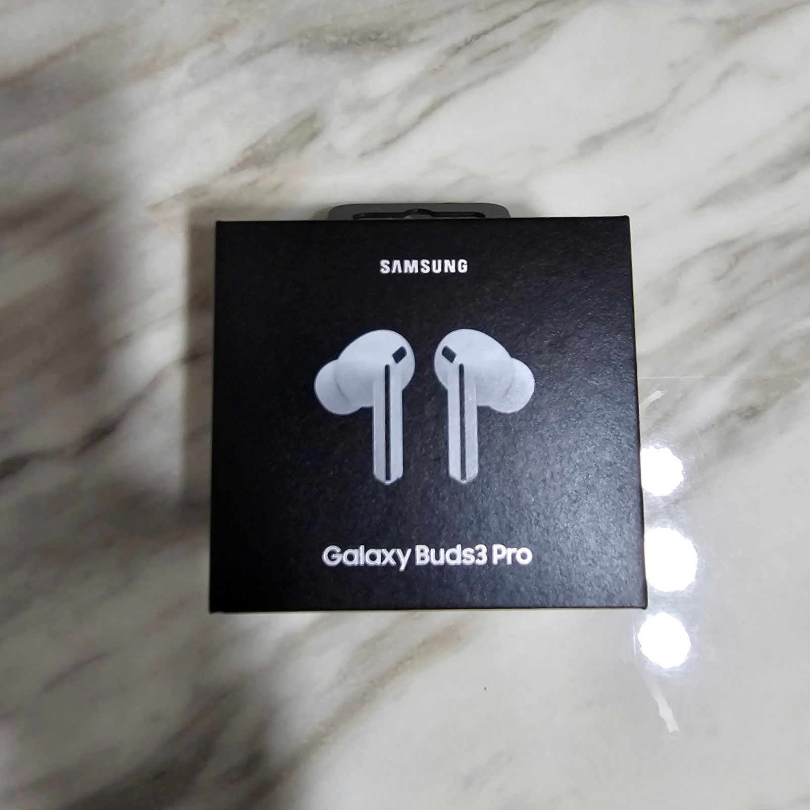 Samsung Galaxy Buds3 Pro White 착용 스타일 - 1