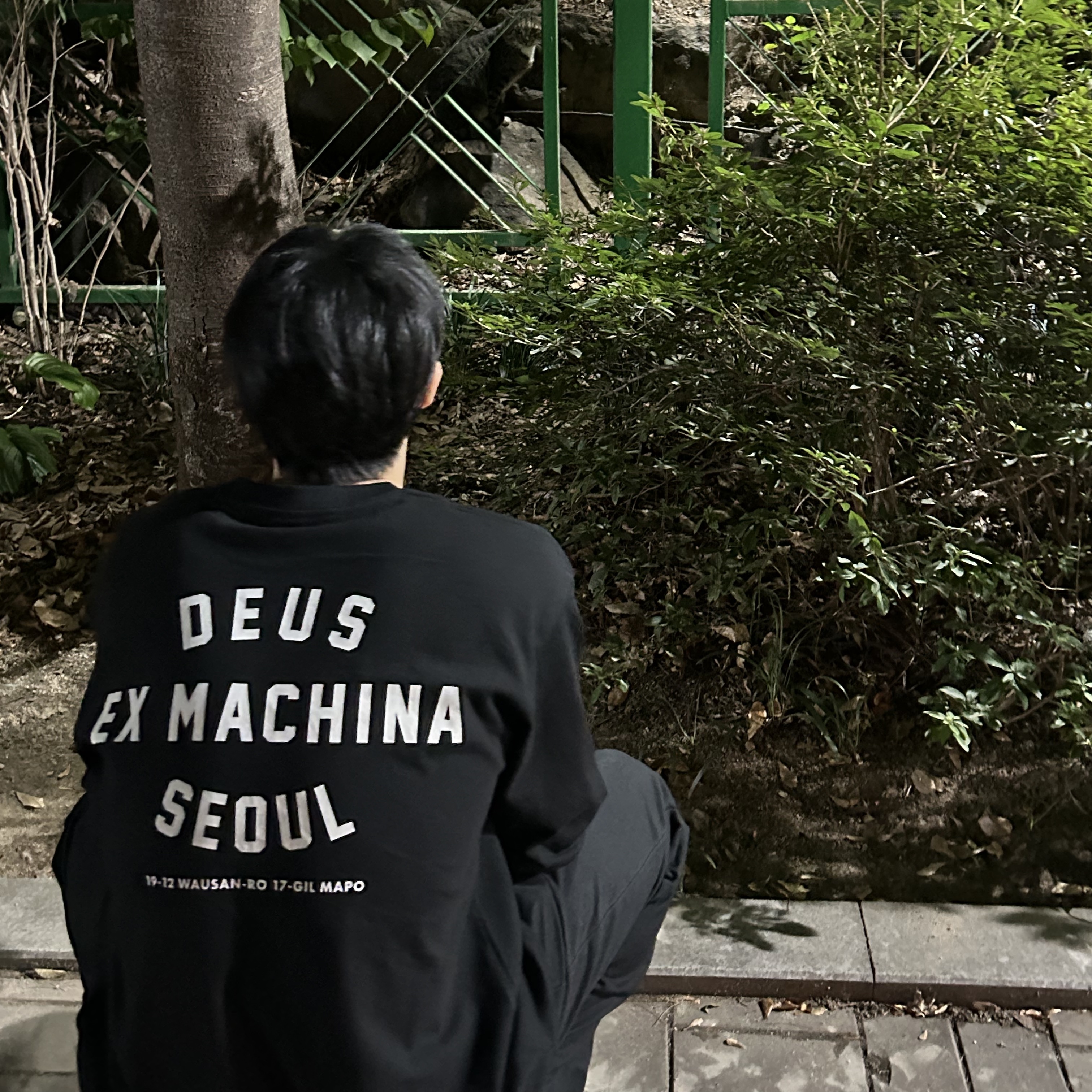 Deus Ex Machina Seoul College Long Sleeve T-Shirt Black 착용 스타일