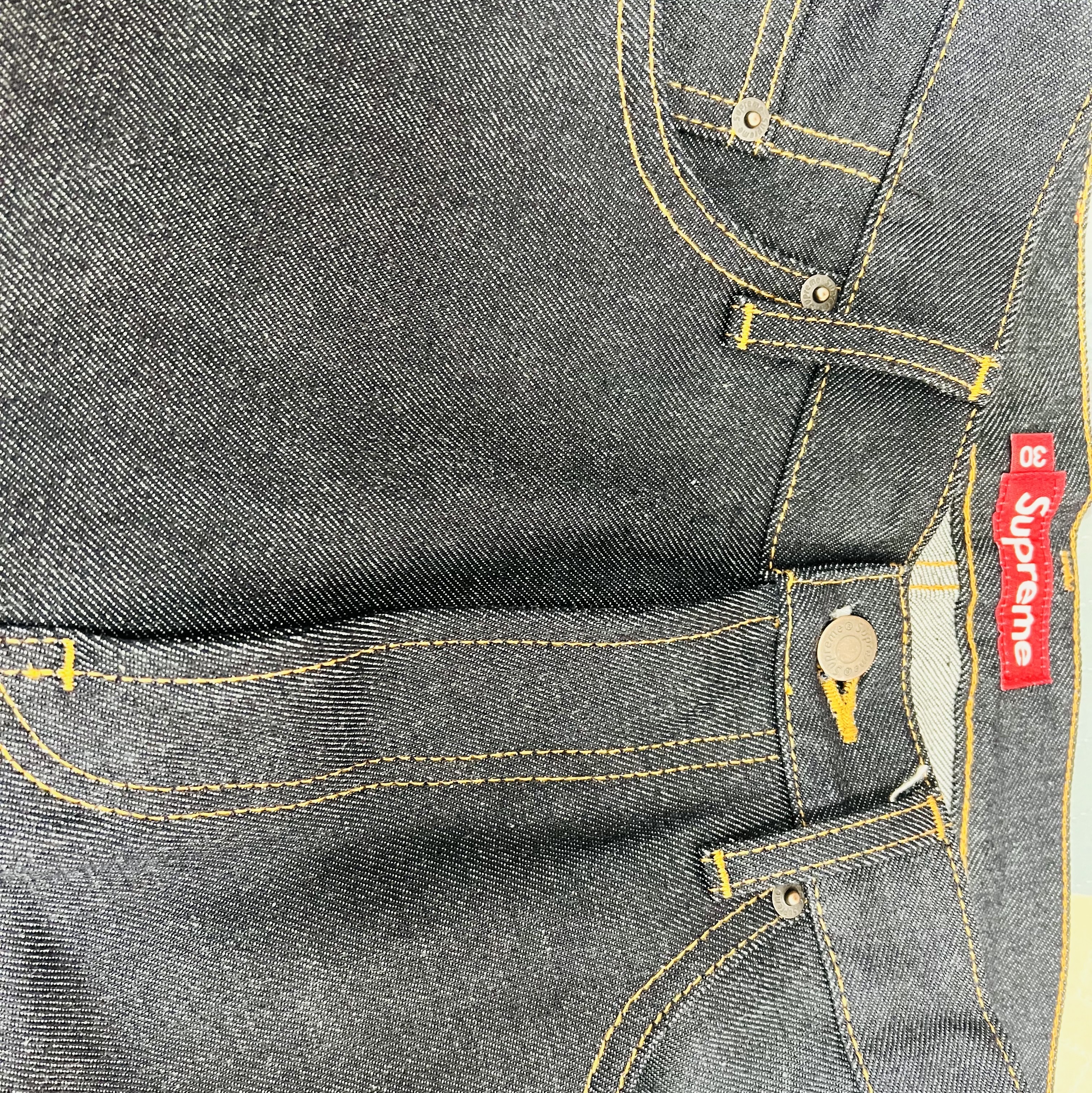 Supreme Rigid Loose Fit Selvedge Jean Rigid Indigo - 24FW 착용 스타일 - 1