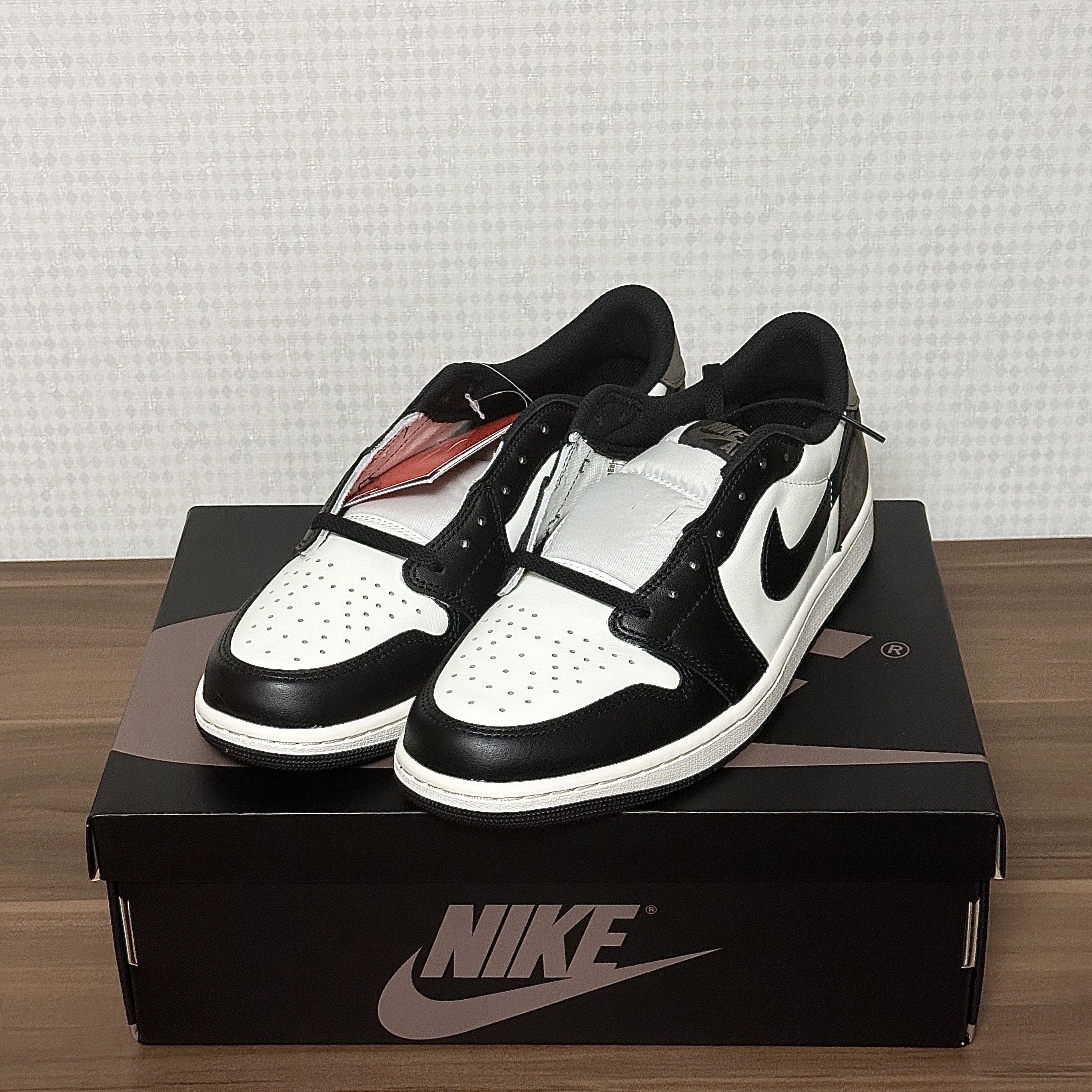 Jordan 1 Retro Low OG Mocha 착용 스타일 - 3