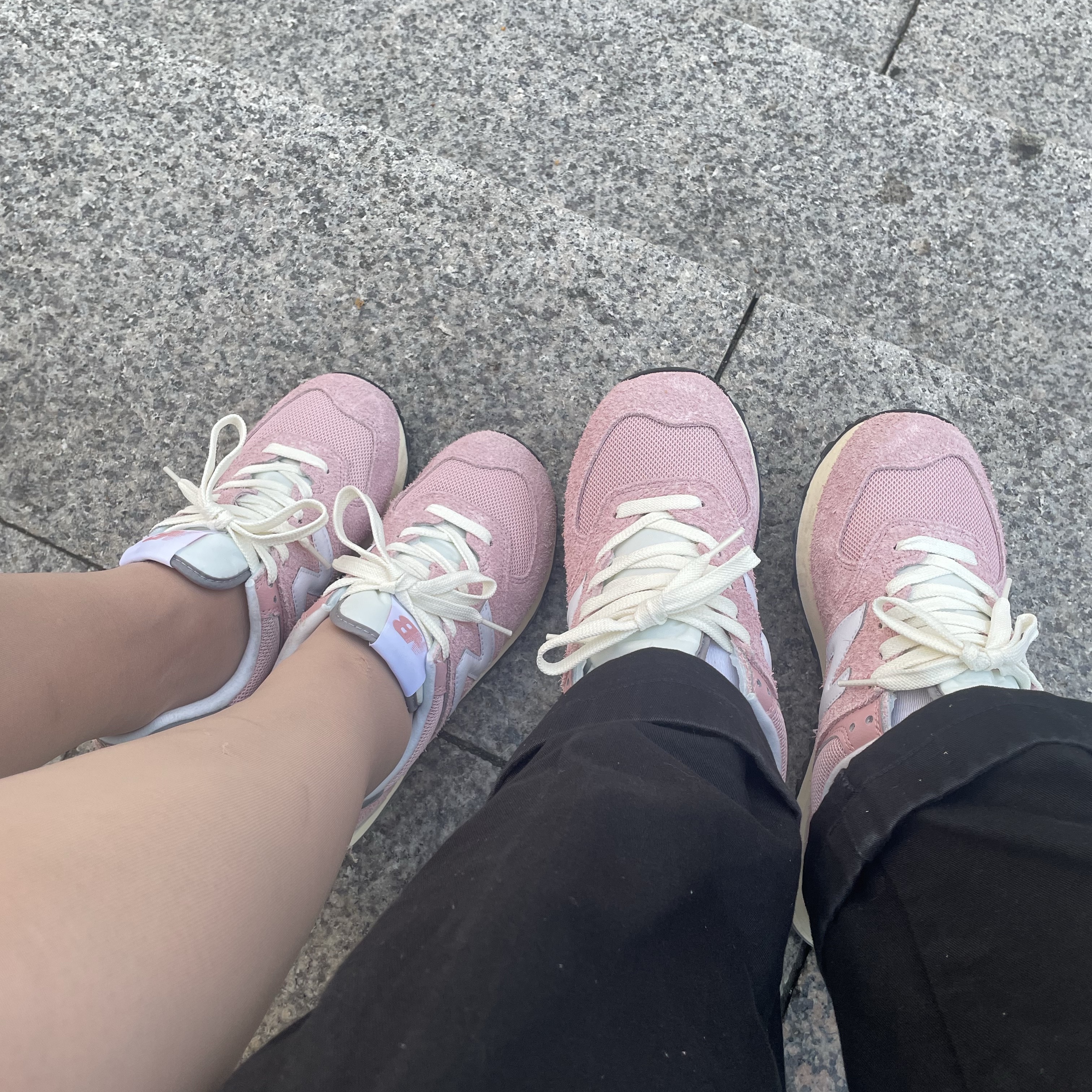 New Balance 574 Heritage Mellow Pink 착용 스타일