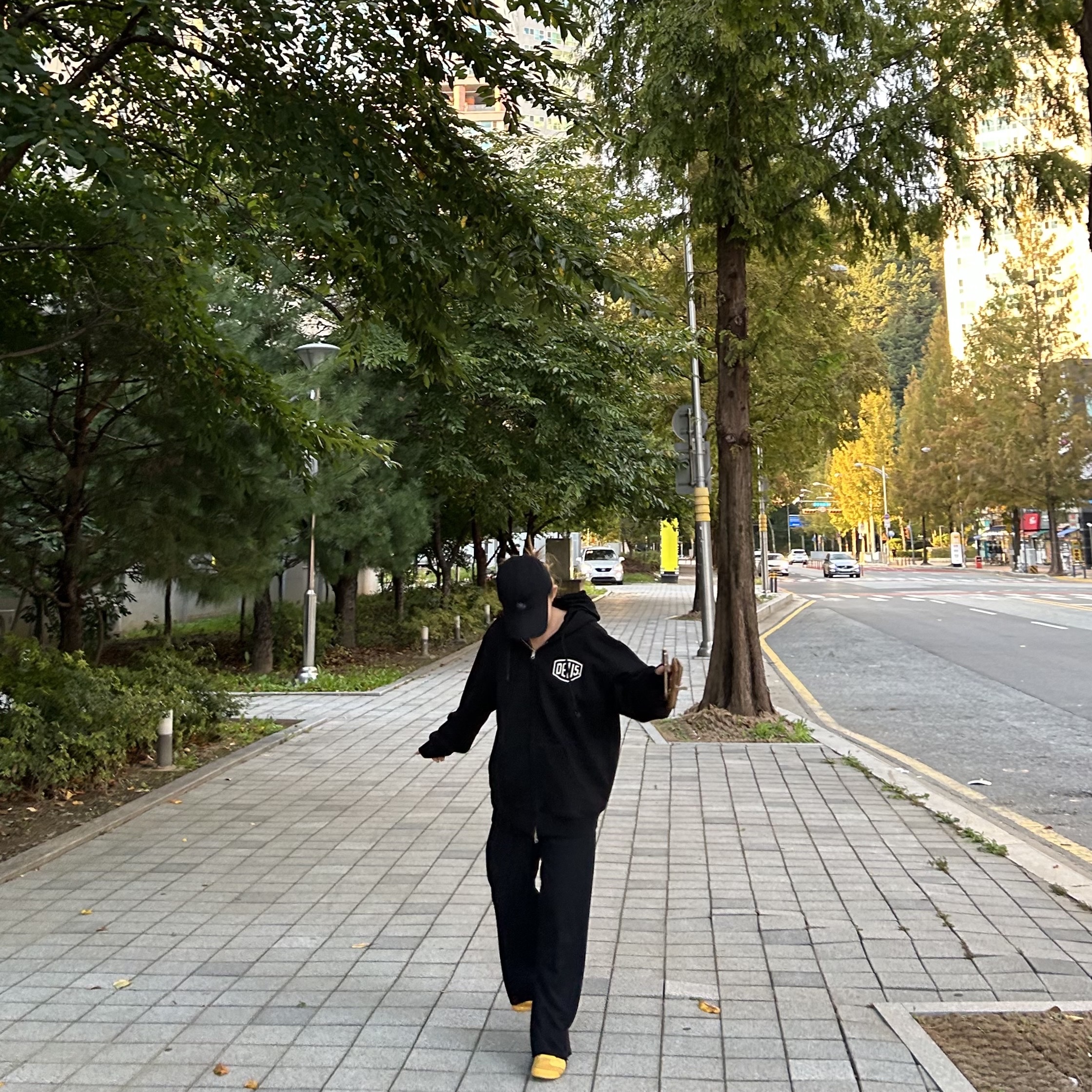 Deus Ex Machina Seoul College Hooded Jacket Black, Onitsuka Tiger Mexico 66 Yellow Black 착용 스타일