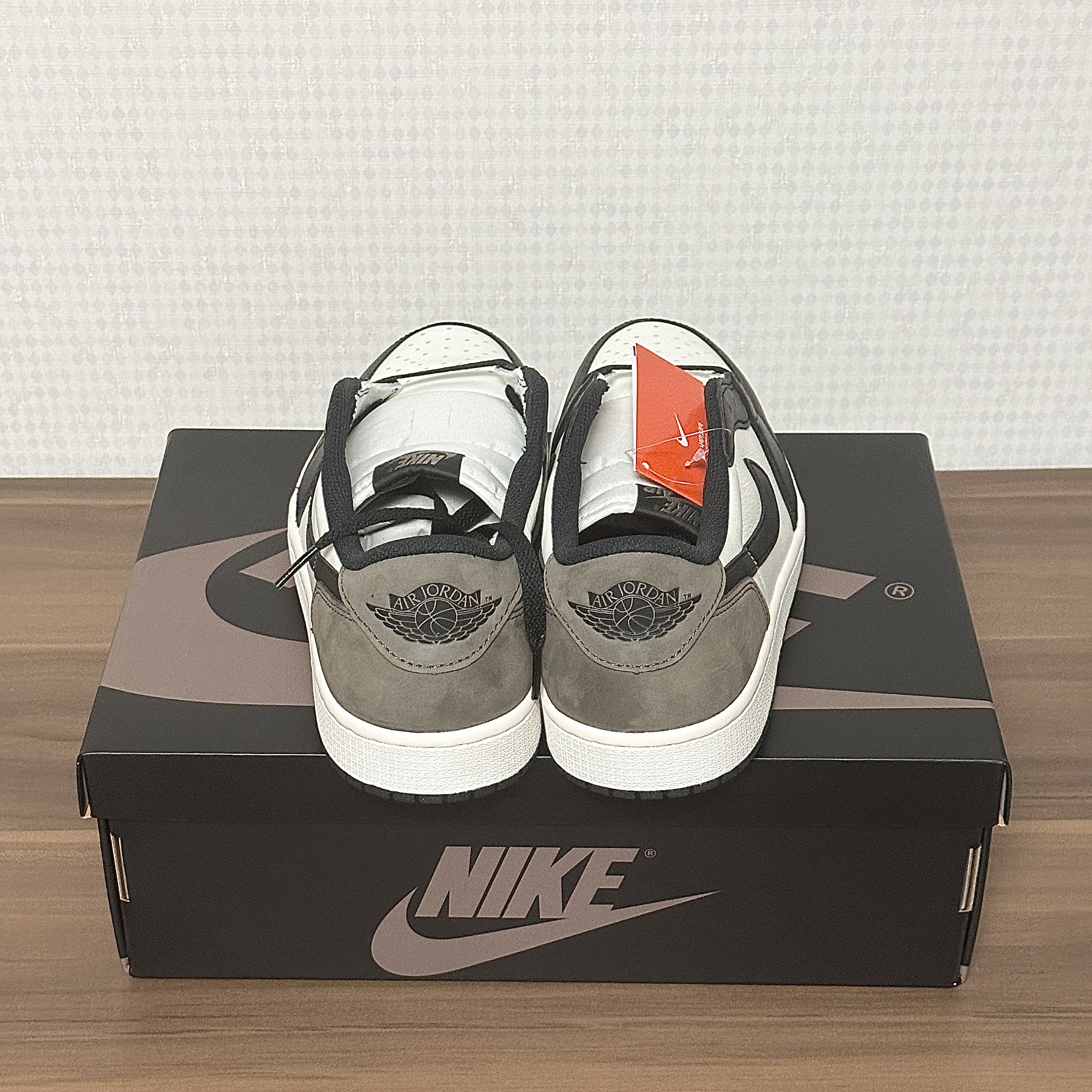 Jordan 1 Retro Low OG Mocha 착용 스타일 - 2