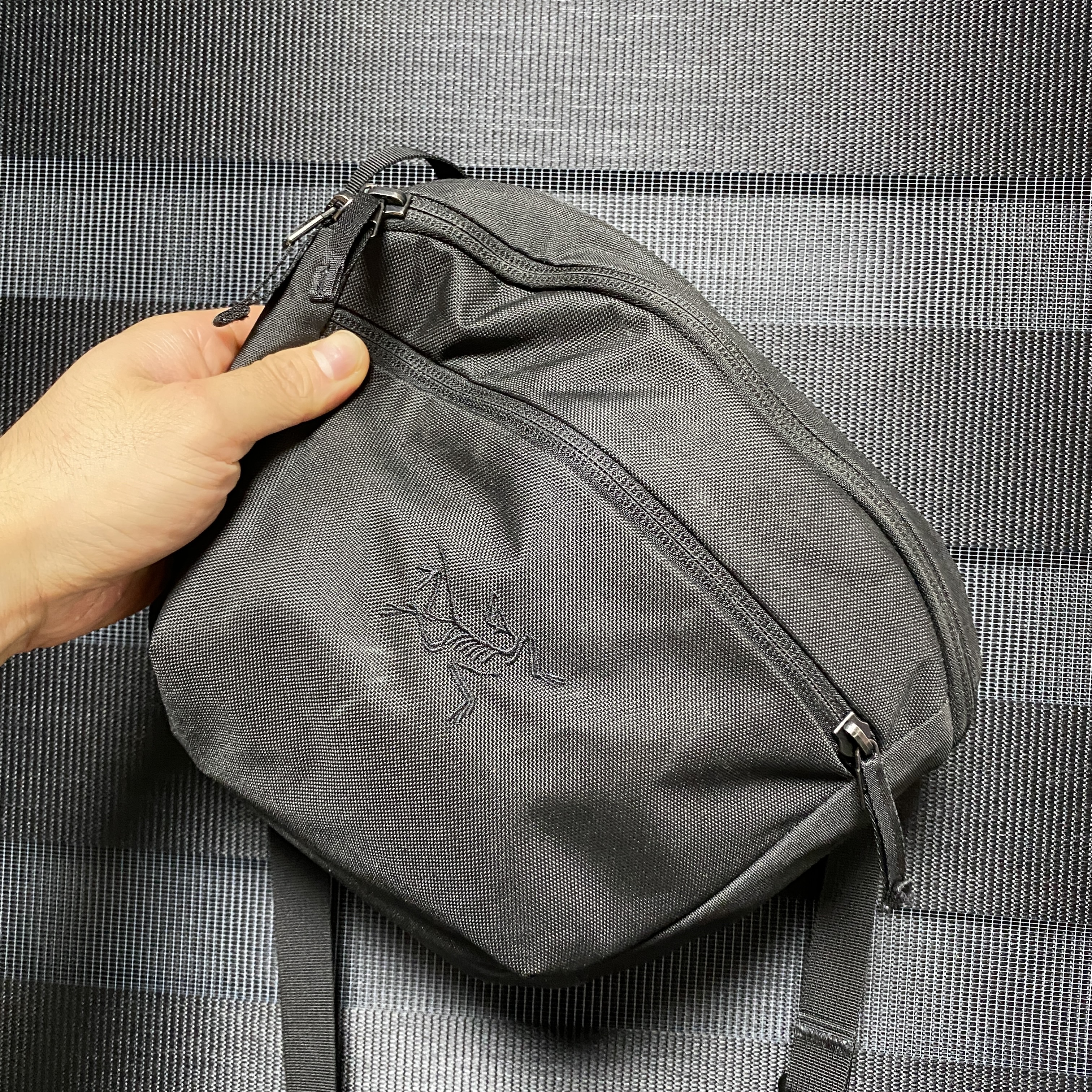 Arc'teryx Mantis 1 Waistpack Black II 착용 스타일