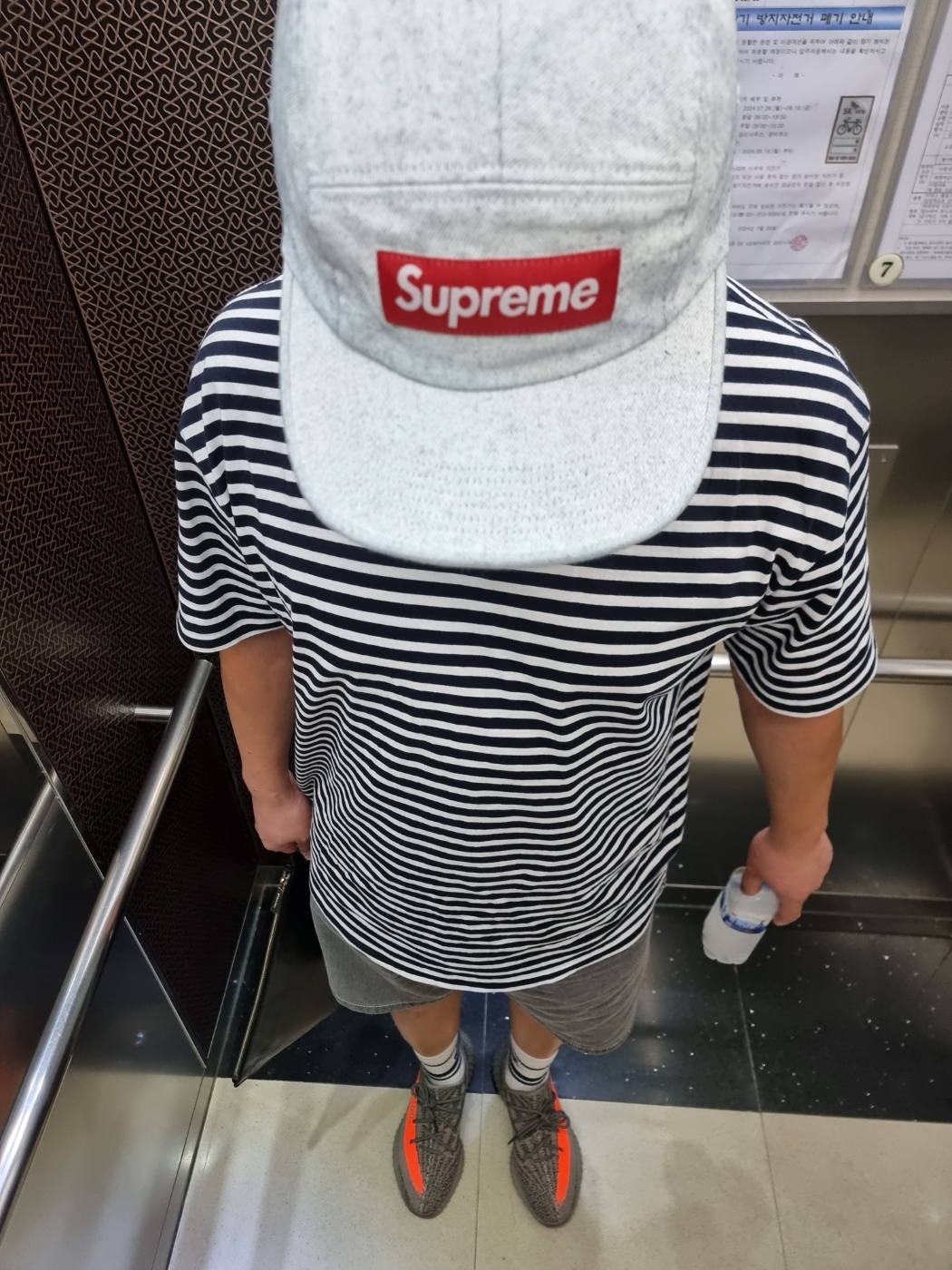 Supreme Coated Denim Camp Cap White - 24SS, Adidas Yeezy Boost 350 V2 Beluga 착용 스타일