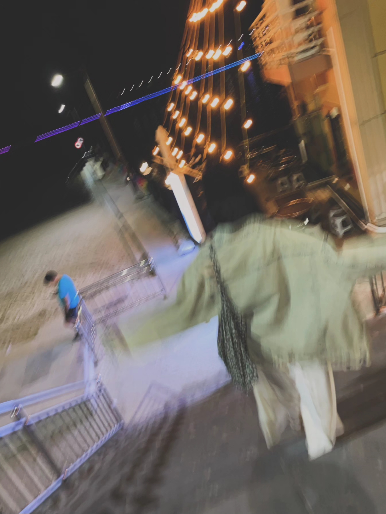 (W) On Running x Post Archive Faction (Paf) Cloudmonster 2 Moondust Chalk, Prada Cleo Brushed Leather Shoulder Bag White N 착용 스타일 - 8