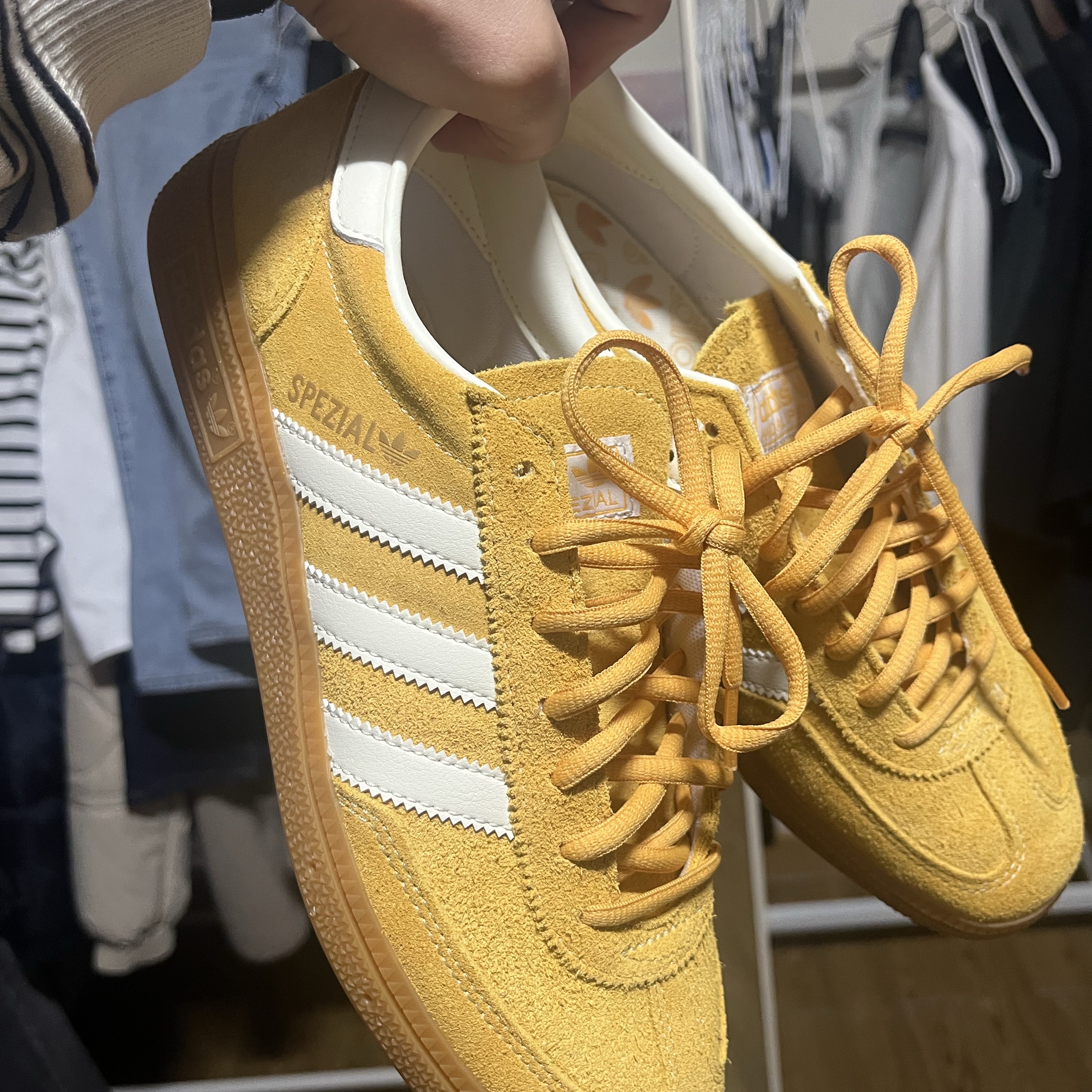 Adidas Spezial Handball Preloved Yellow Cream White 착용 스타일 - 2