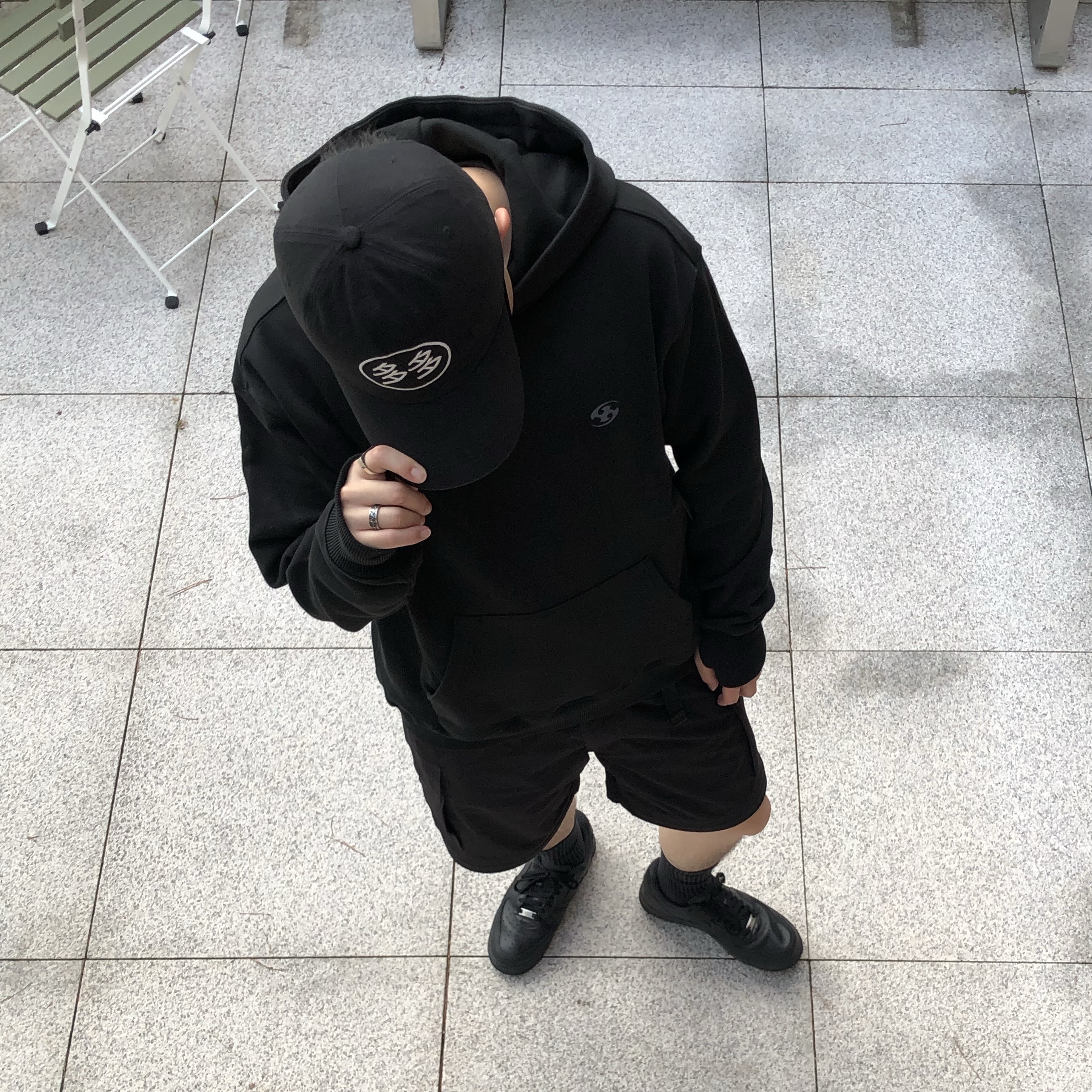 Sansan Gear Logo Hoodie Black - 23FW, Dada Logo Cap Black White 착용 스타일