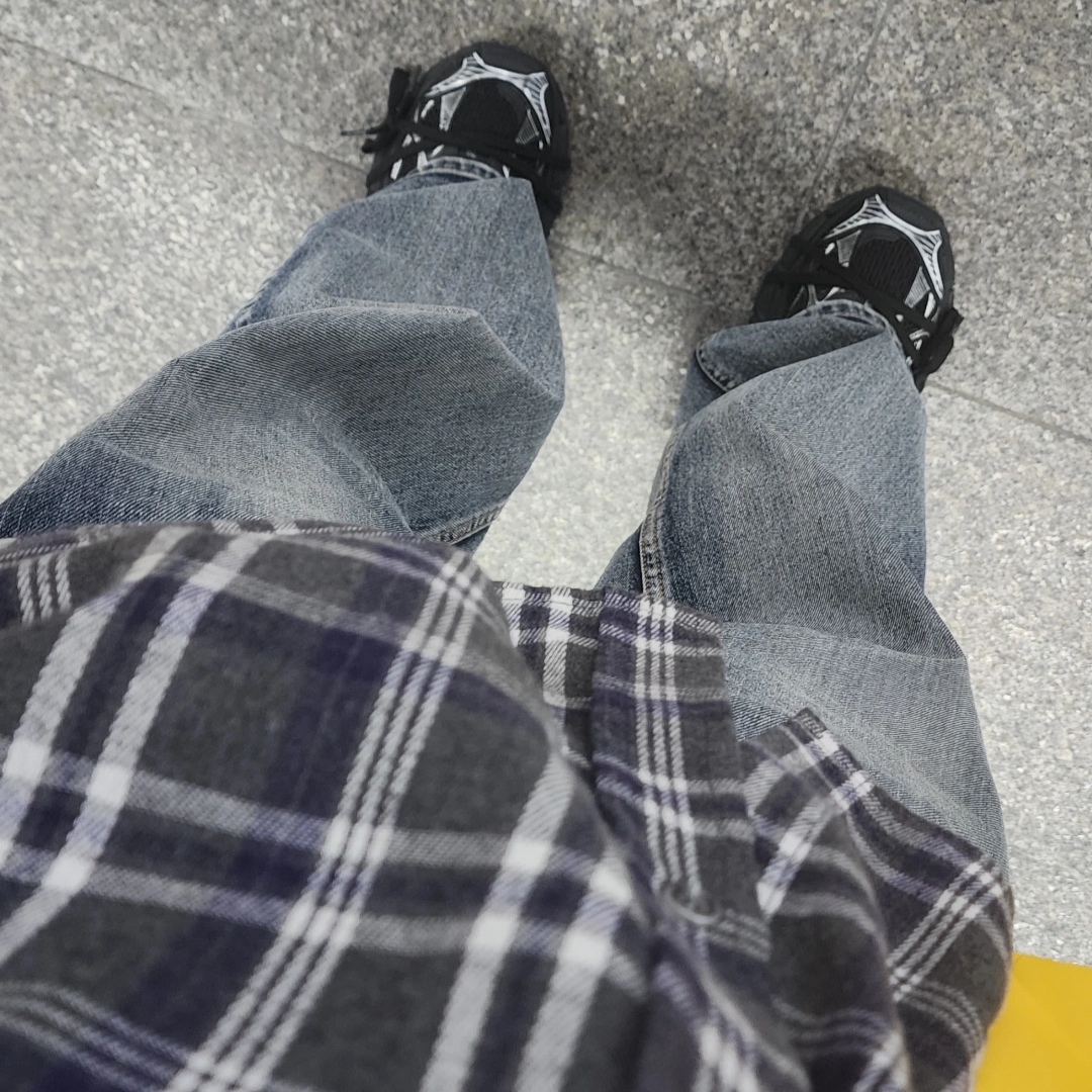 Balenciaga 3XL Sneakers Black White 착용 스타일