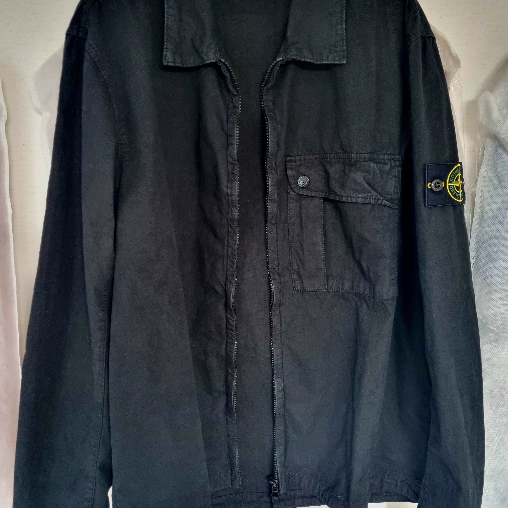 Stone Island 119WN Old Treatment Garment Dyed Overshirt Black - 24SS 착용 스타일 - 1